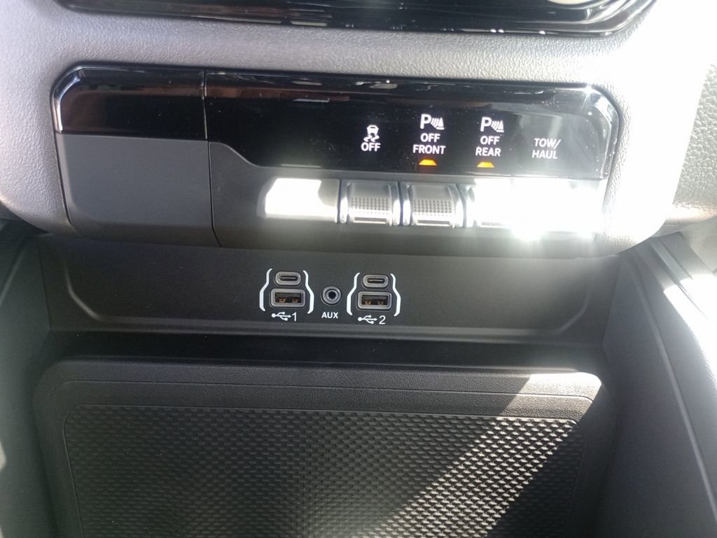 New 2026 RAM 1500 4x4 Crew Cab image 22