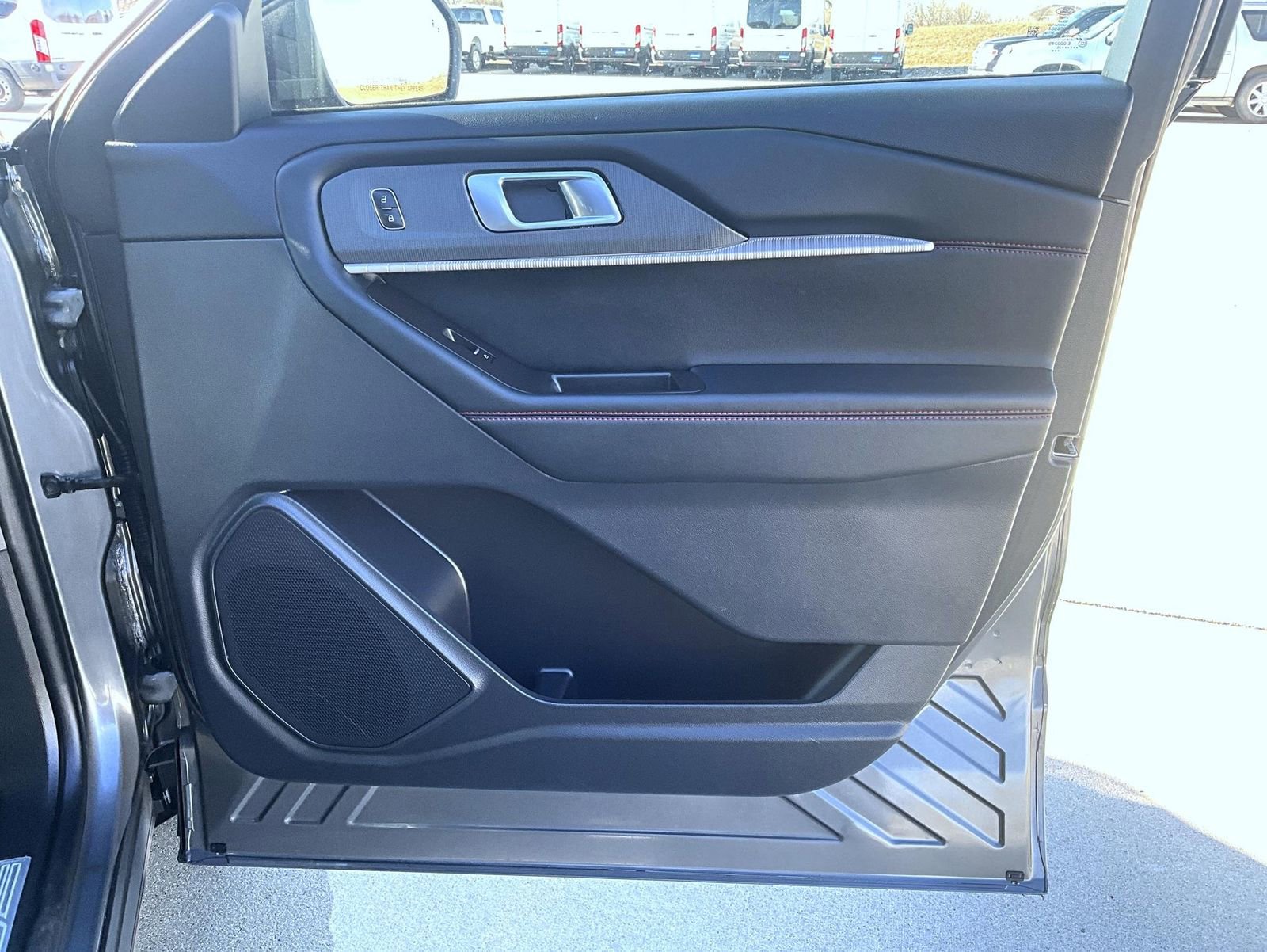 Used 2025 Ford Explorer ST-Line w/ ST-Line Street Pack image 17