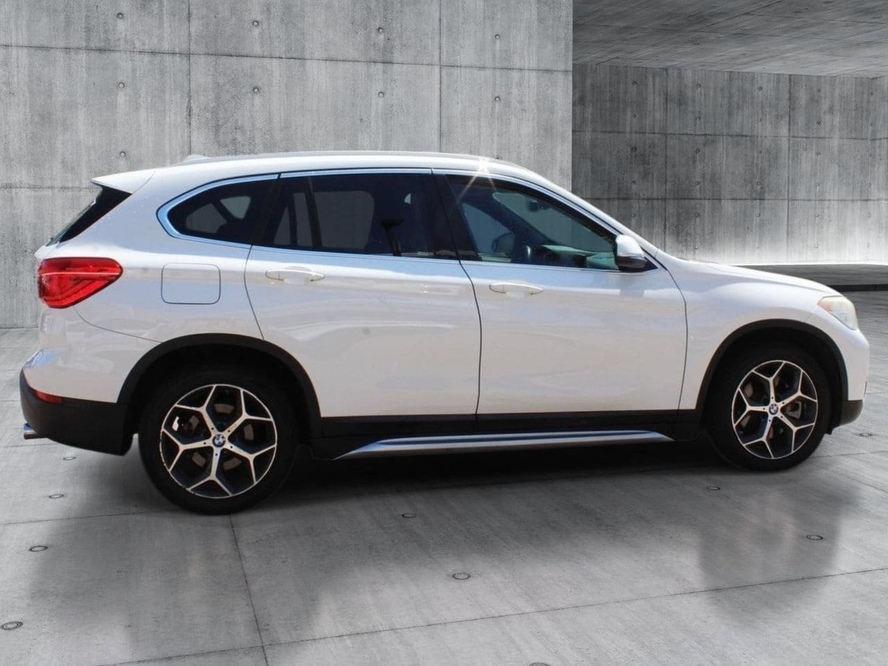 Used 2018 BMW X1 sDrive28i FWD image 6