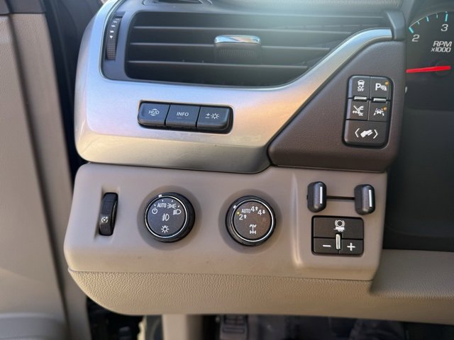 Used 2020 Chevrolet Suburban Premier image 23
