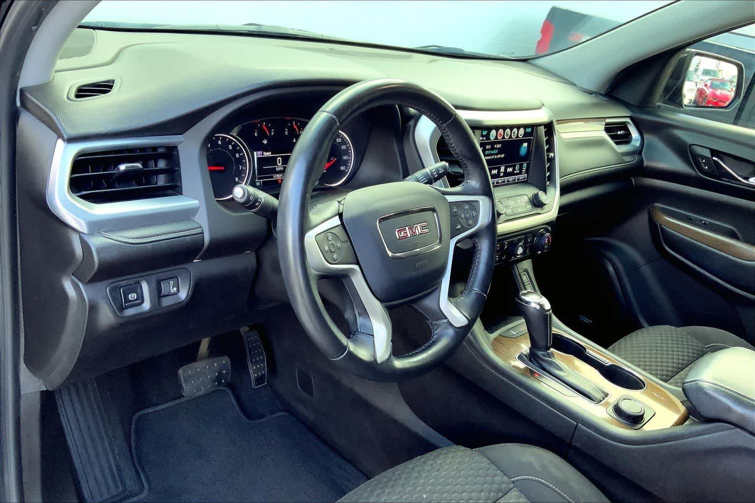 Used 2018 GMC Acadia SLE FWD image 2
