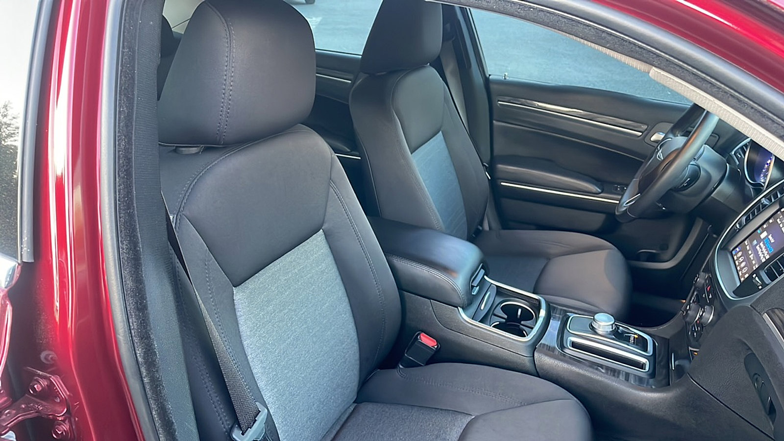 Used 2018 Chrysler 300 Touring image 36