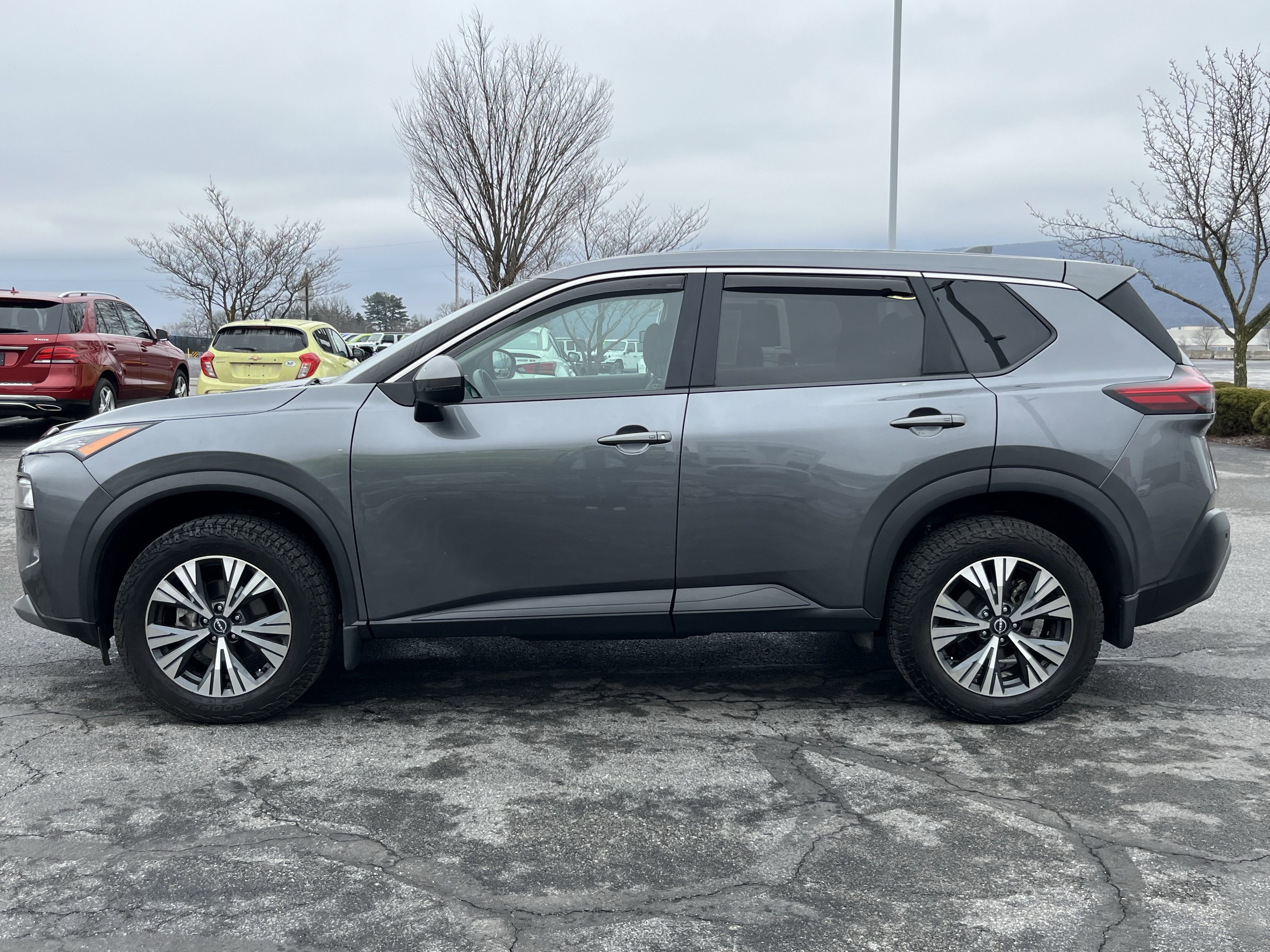 Used 2022 Nissan Rogue SV image 7
