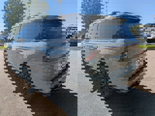 New 2025 Lincoln Navigator L Reserve w/ Jet Appearance Package image 2