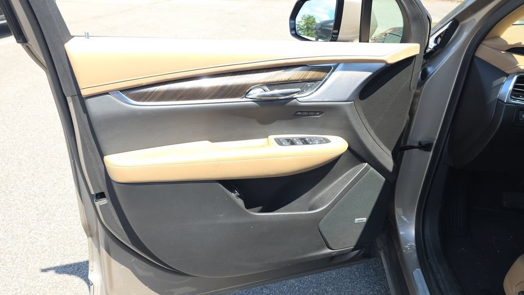 Used 2022 Cadillac XT6 Premium Luxury w/ Platinum Package FWD image 11