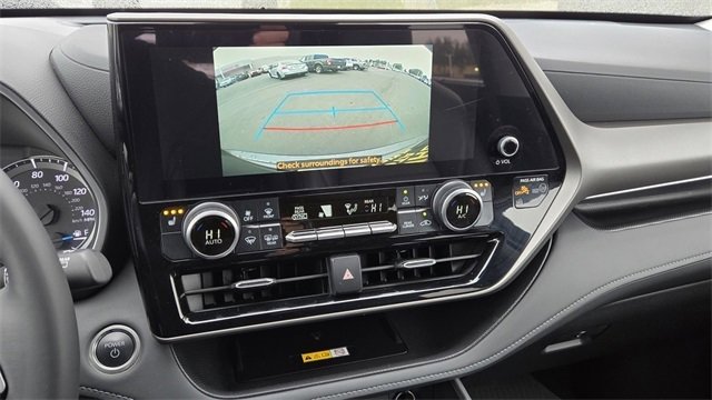 Certified 2024 Toyota Highlander XLE image 22