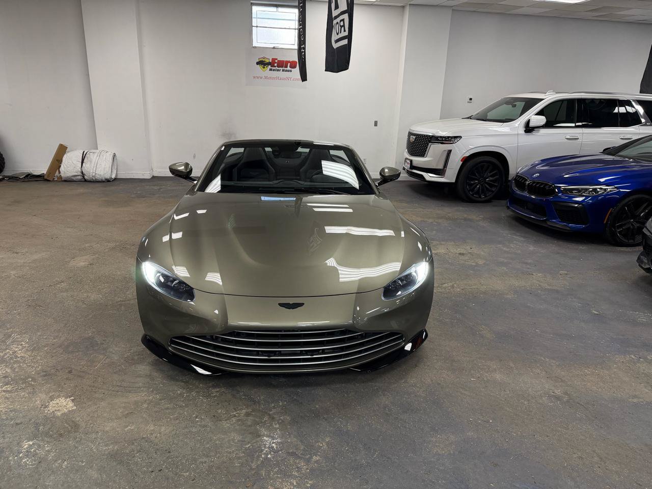 Used 2023 Aston Martin V8 Vantage Roadster RWD image 4