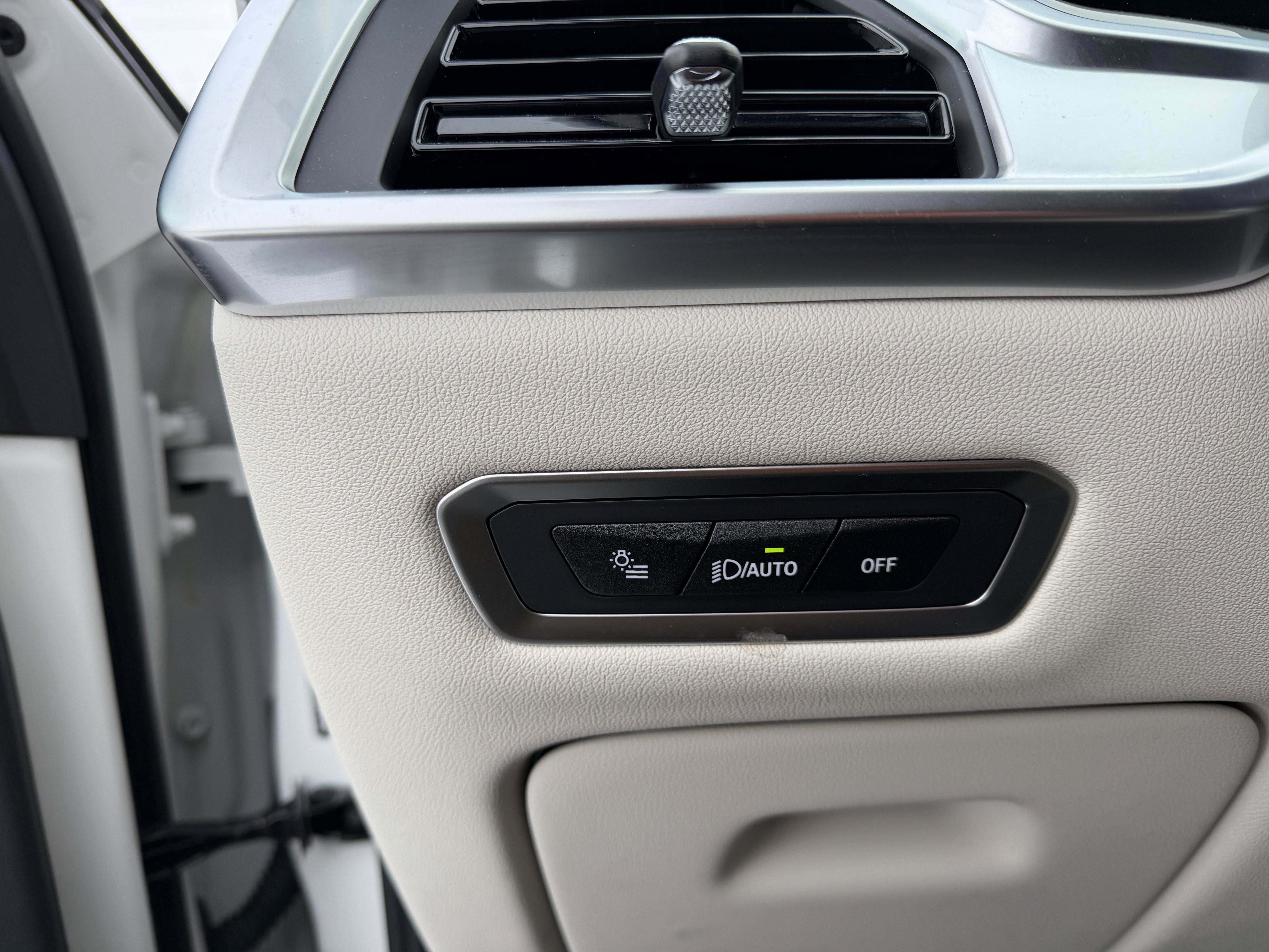 Used 2024 BMW X7 xDrive40i w/ Executive Package image 16