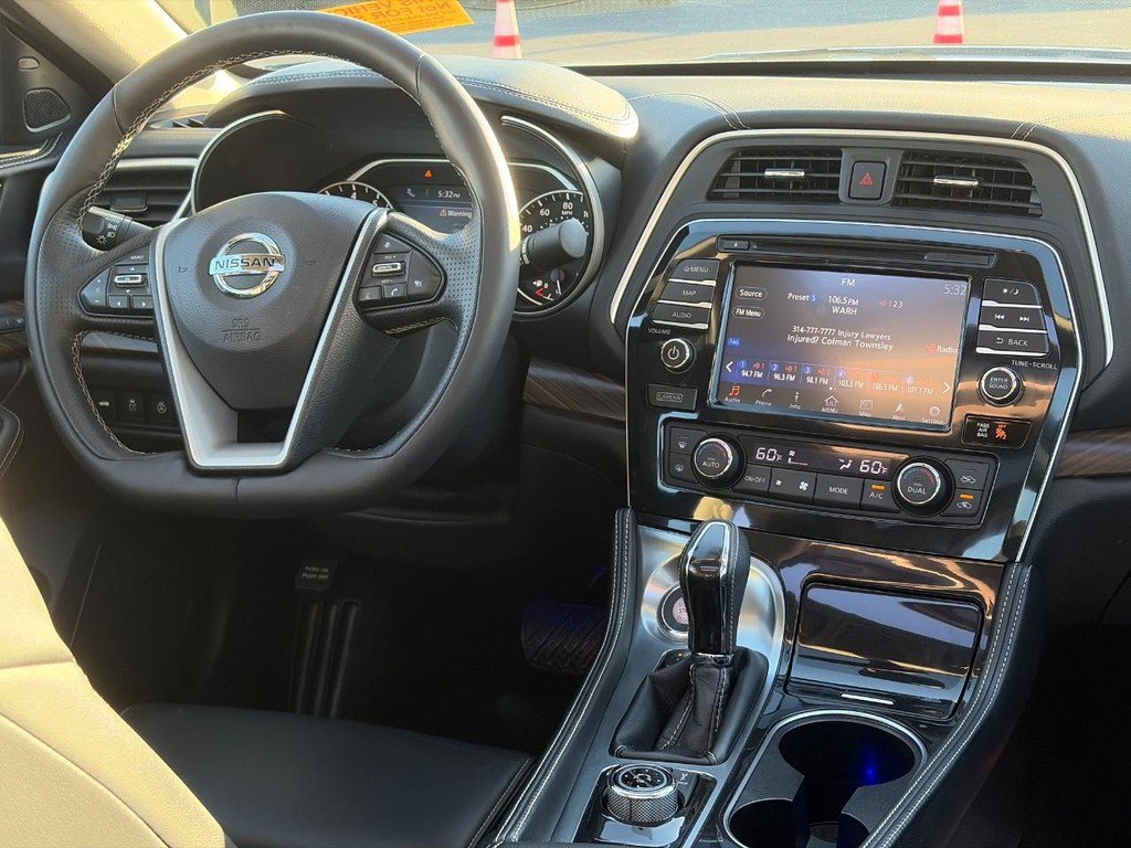 Used 2016 Nissan Maxima Platinum w/ Interior Lighting Package FWD image 13