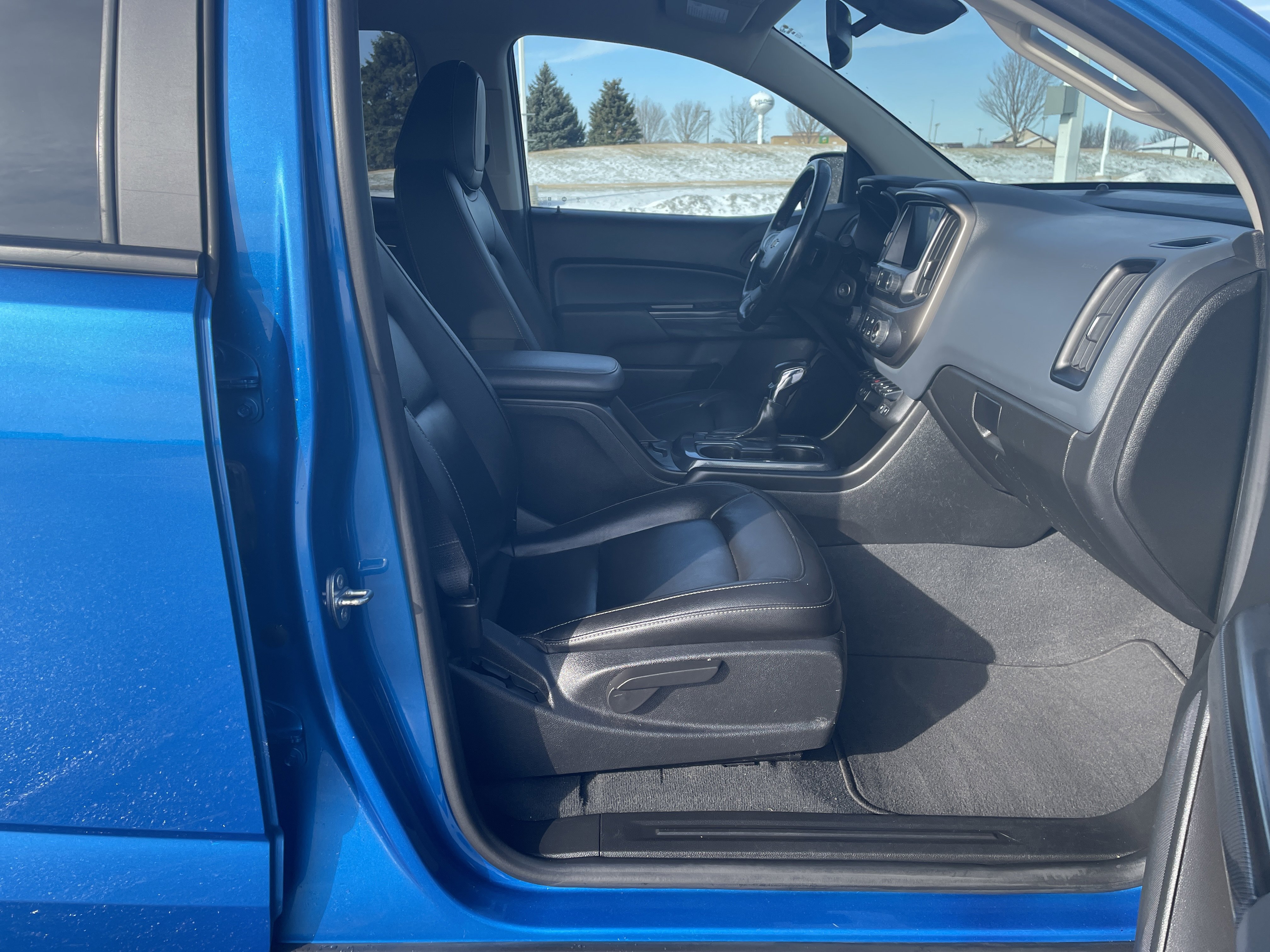 Used 2022 Chevrolet Colorado Z71 w/ Safety Package image 25