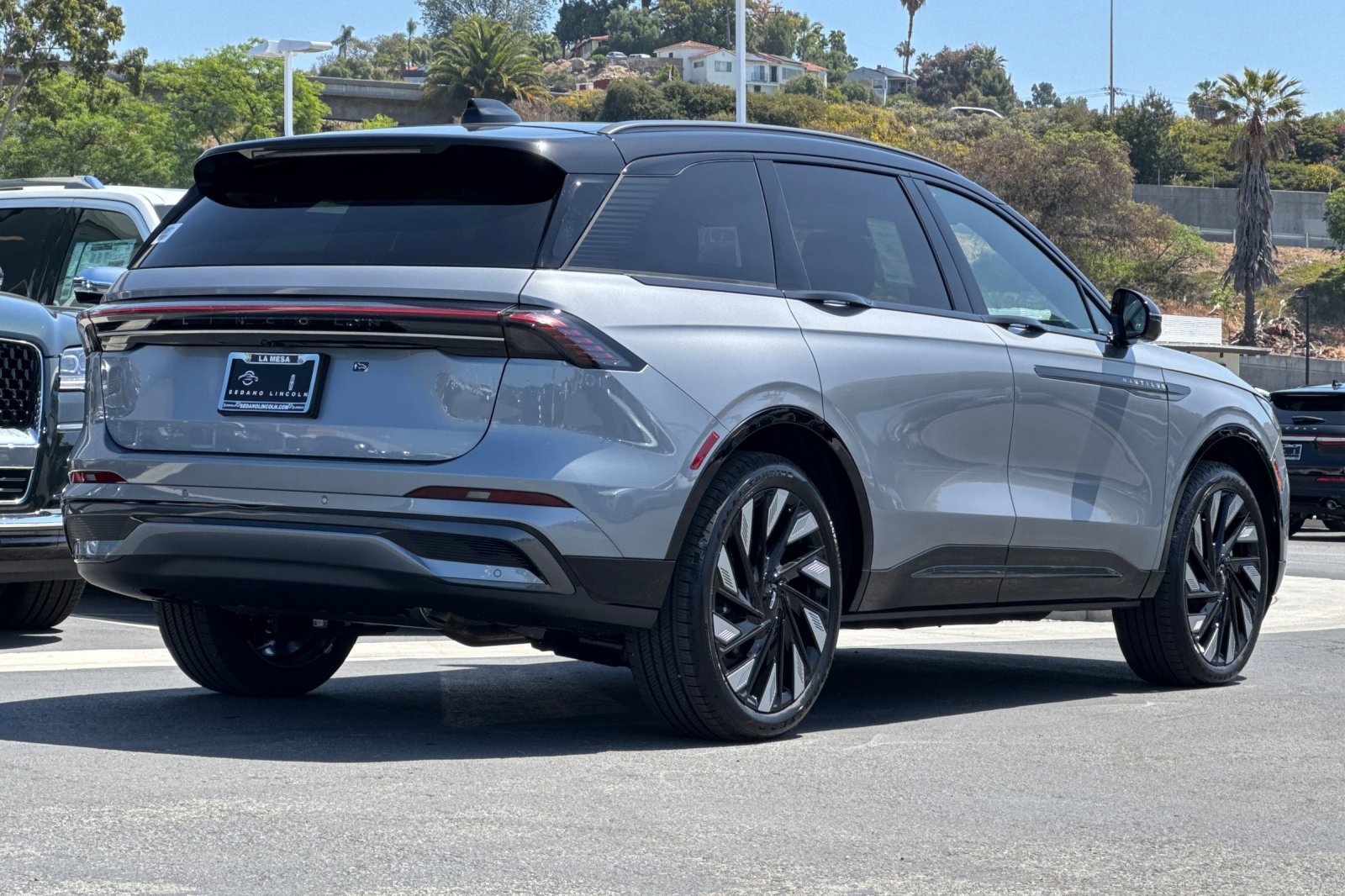 New 2025 Lincoln Nautilus Reserve w/ Jet Appearance Package image 3