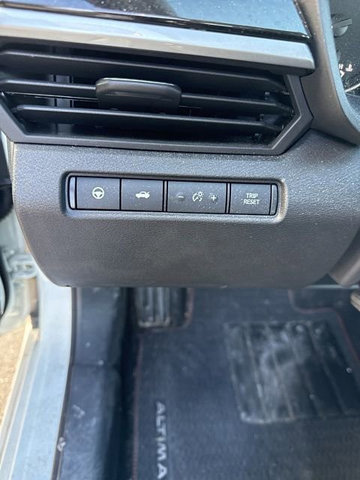 Used 2023 Nissan Altima 2.0 SR image 14