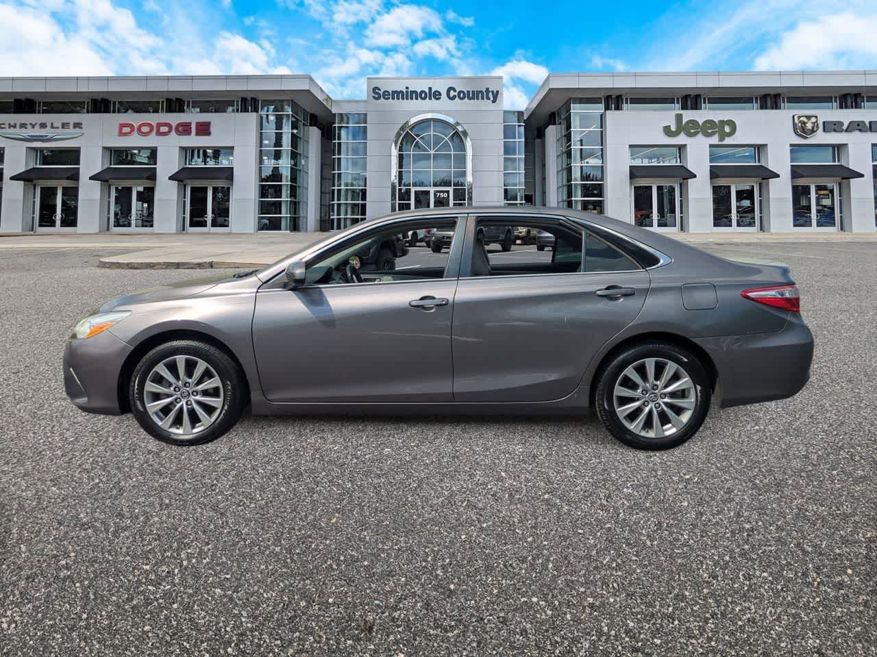Used 2017 Toyota Camry XLE FWD image 5