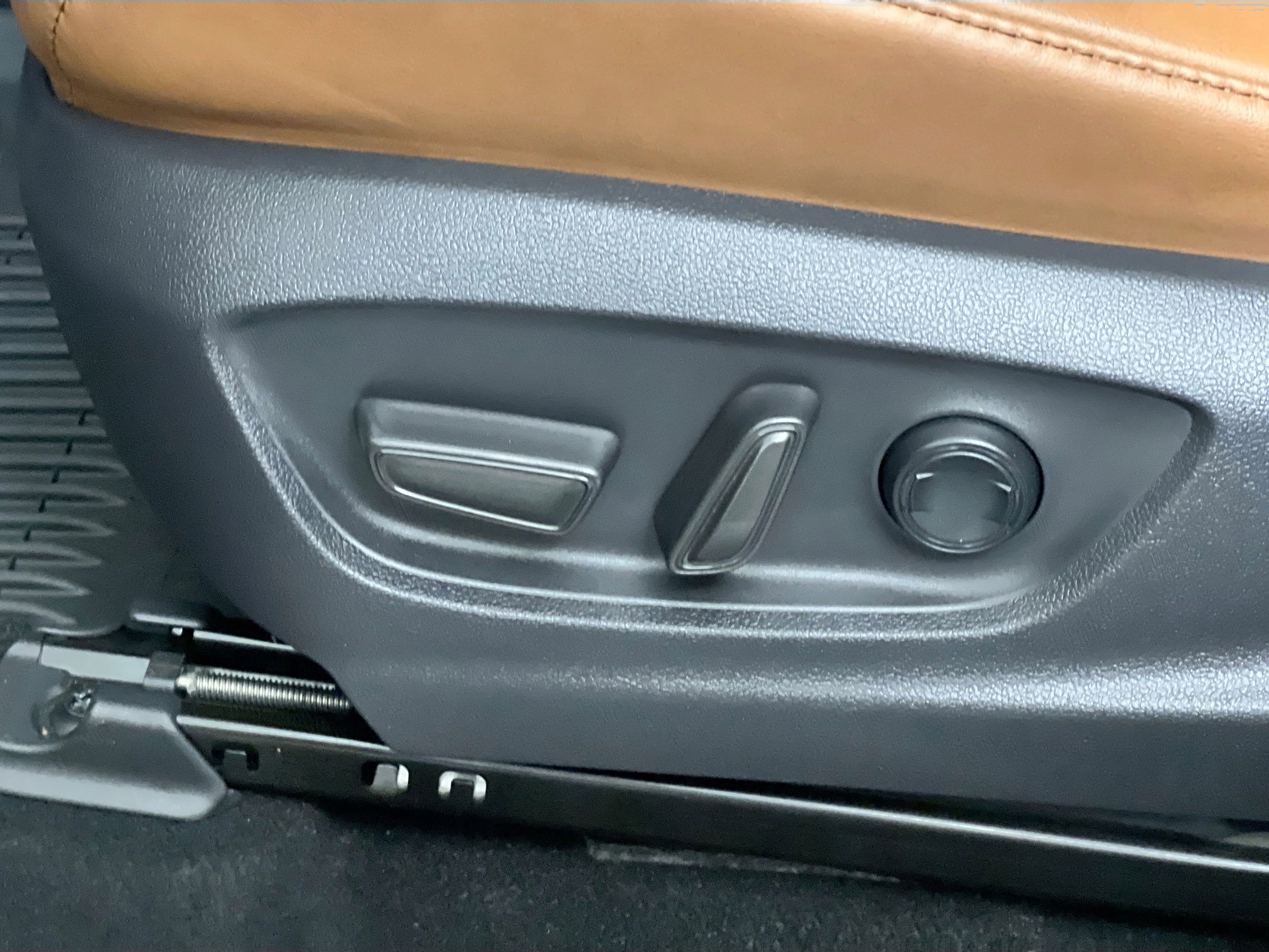 Used 2025 Toyota Crown Signia AWD/4WD image 15