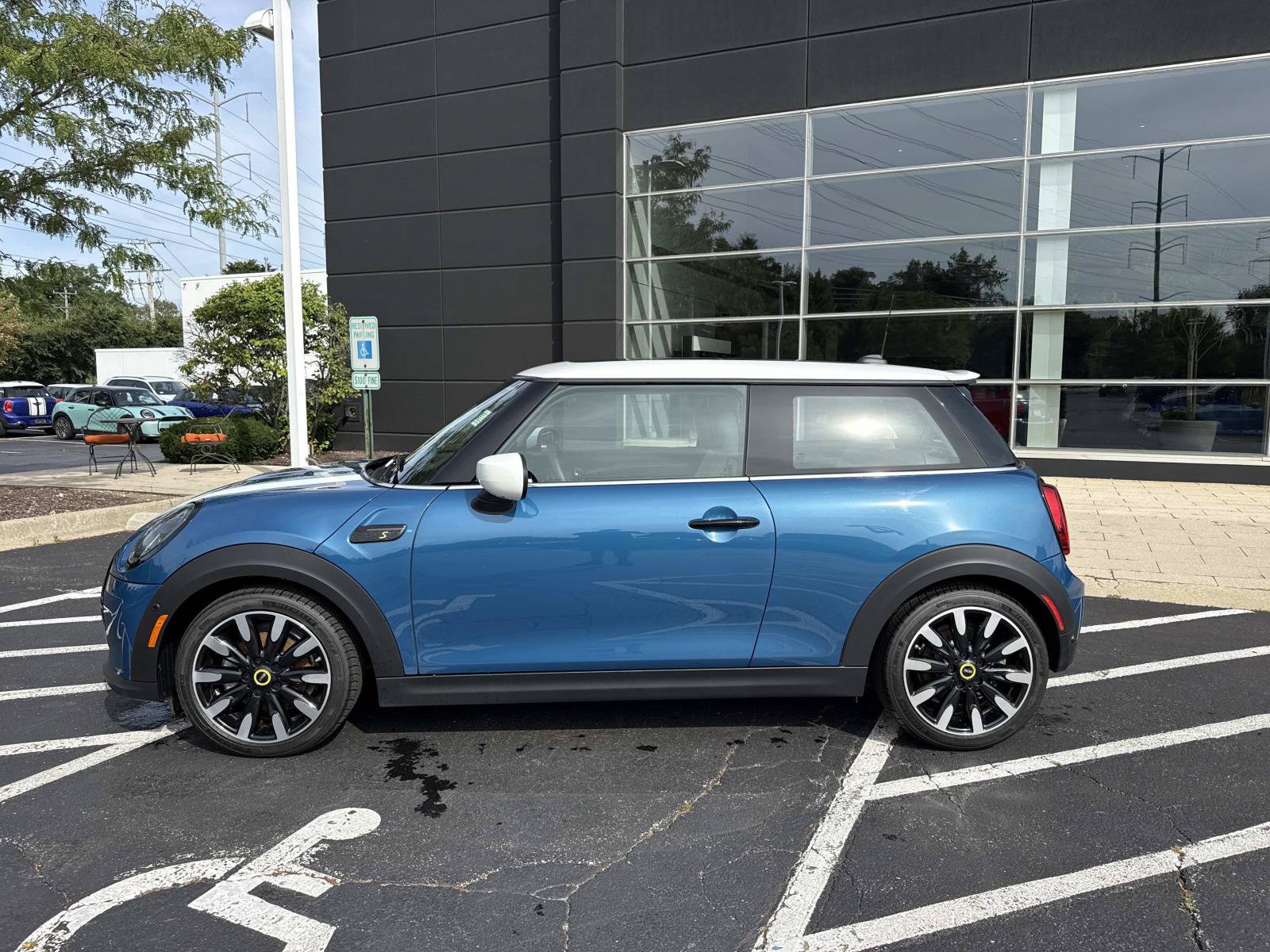 Used 2024 MINI Cooper SE FWD image 2