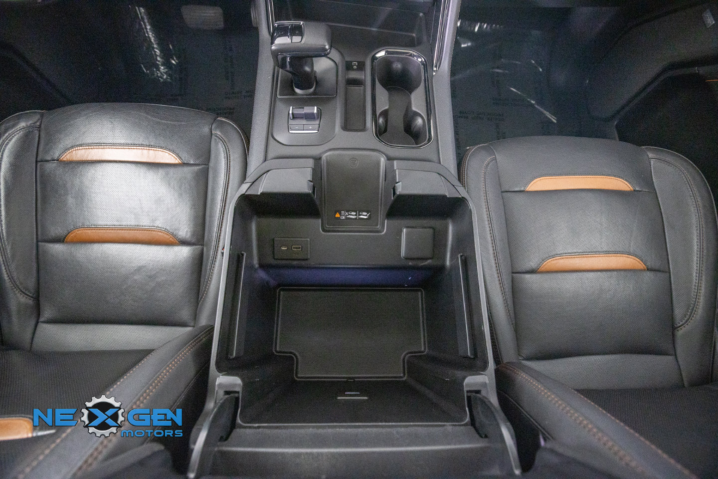 Used 2022 GMC Sierra 1500 AT4 w/ AT4 Premium Package AWD/4WD image 5