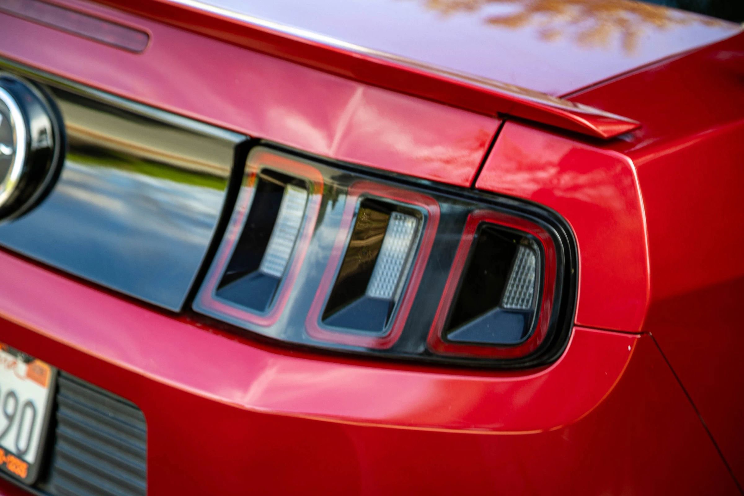 Used 2013 Ford Mustang Coupe RWD image 2