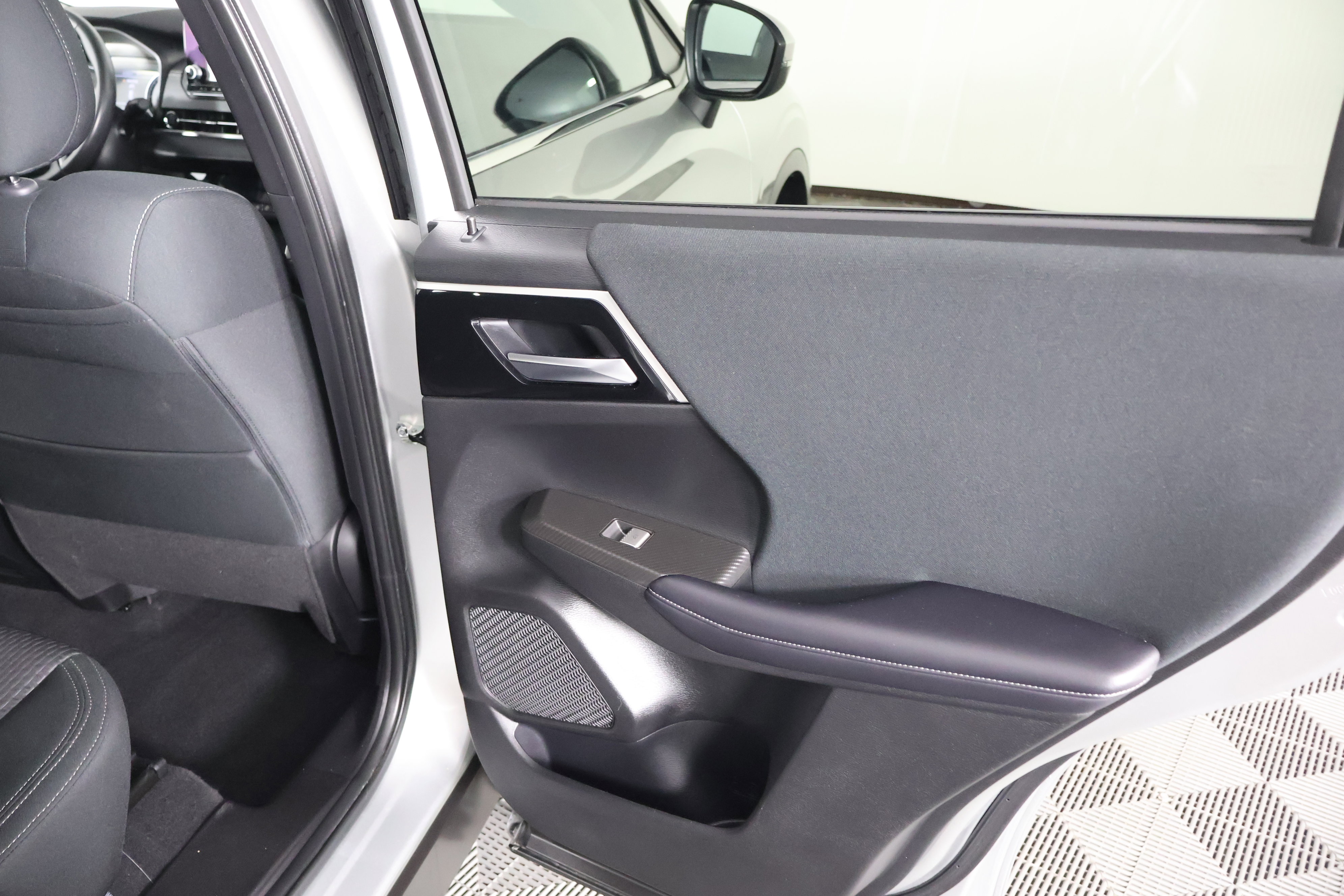 Used 2024 Mitsubishi Outlander ES image 42