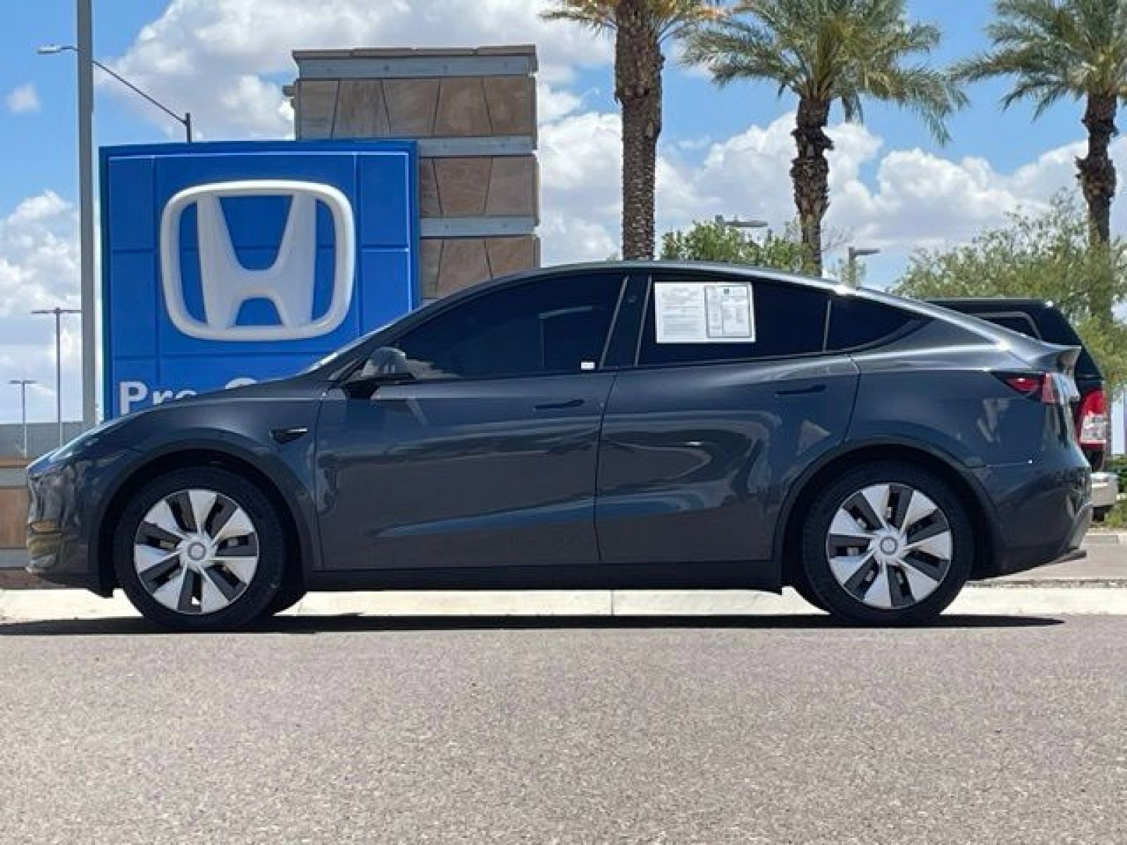 Used 2024 Tesla Model Y Long Range AWD/4WD image 6