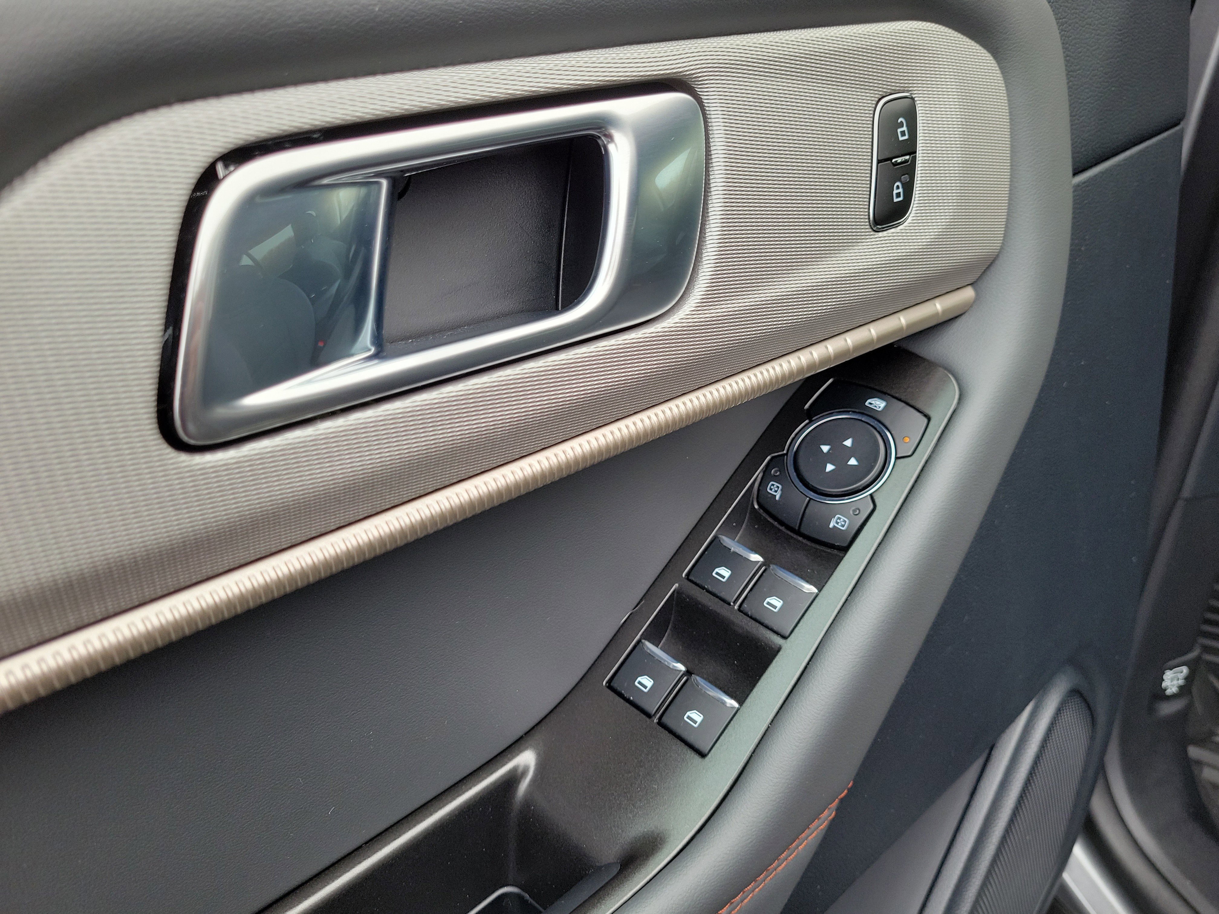 Certified 2025 Ford Explorer Active image 19