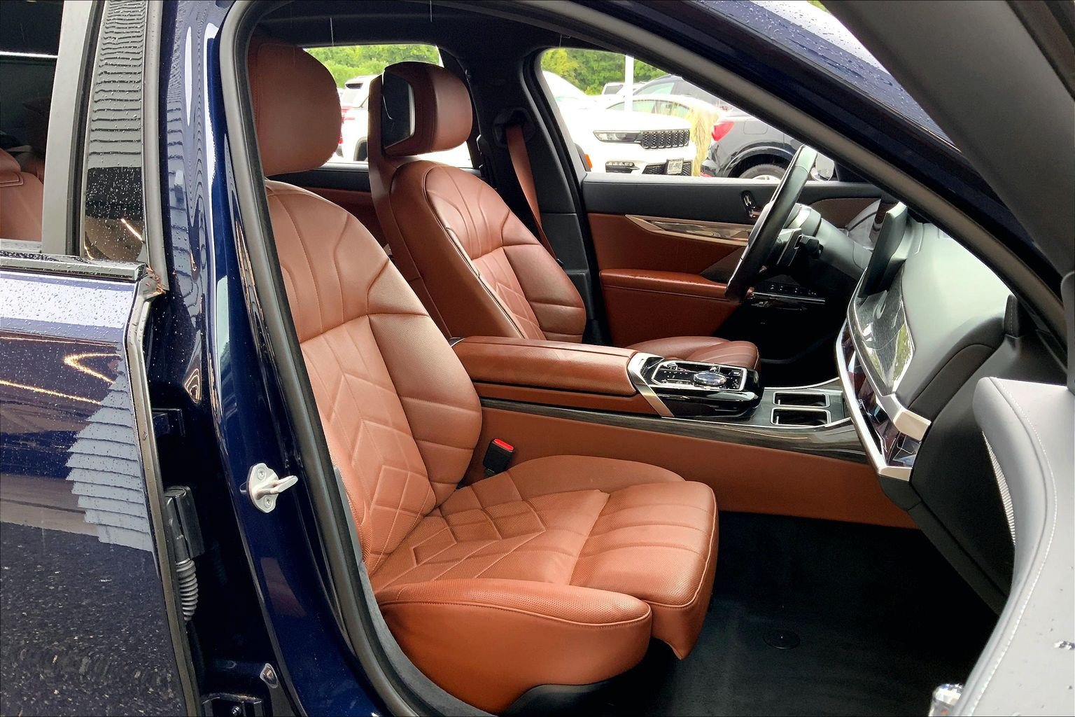 Used 2023 BMW 760i xDrive w/ Luxury Rear Seating Package AWD/4WD image 19