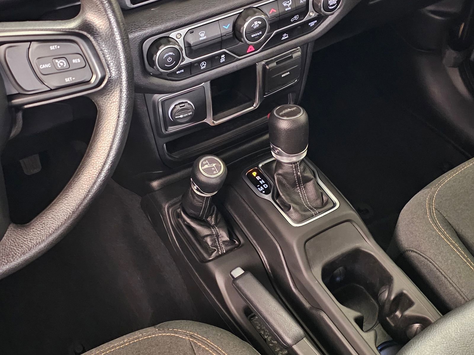 Used 2024 Jeep Gladiator Sport image 18