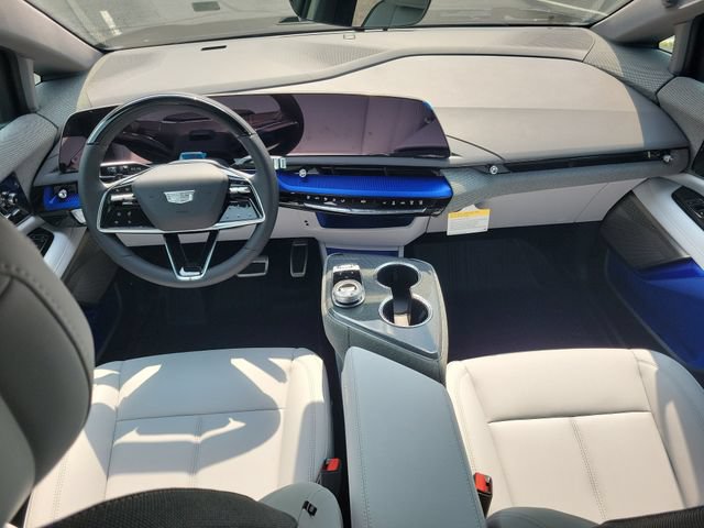 New 2027 Cadillac Optiq Luxury w/ LPO, Floor Liner Package AWD/4WD image 8