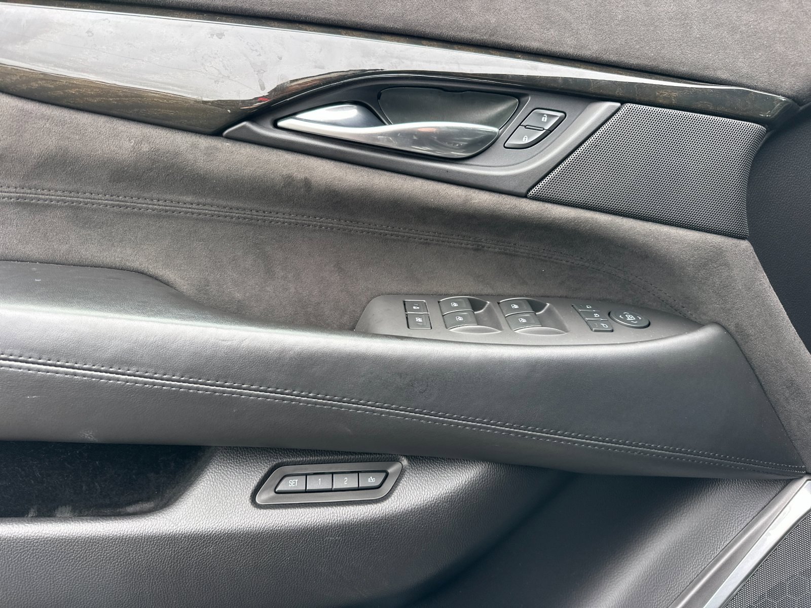 Used 2017 Cadillac Escalade ESV Platinum image 11