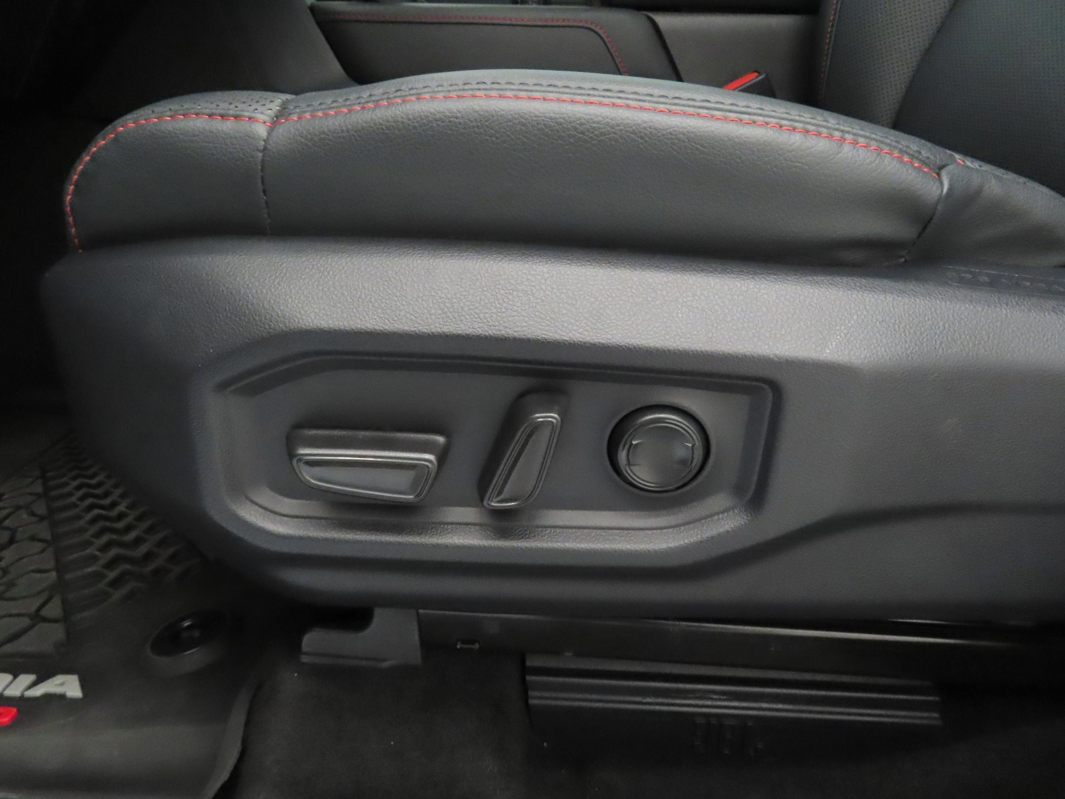 Used 2025 Toyota Sequoia TRD Pro AWD/4WD image 12