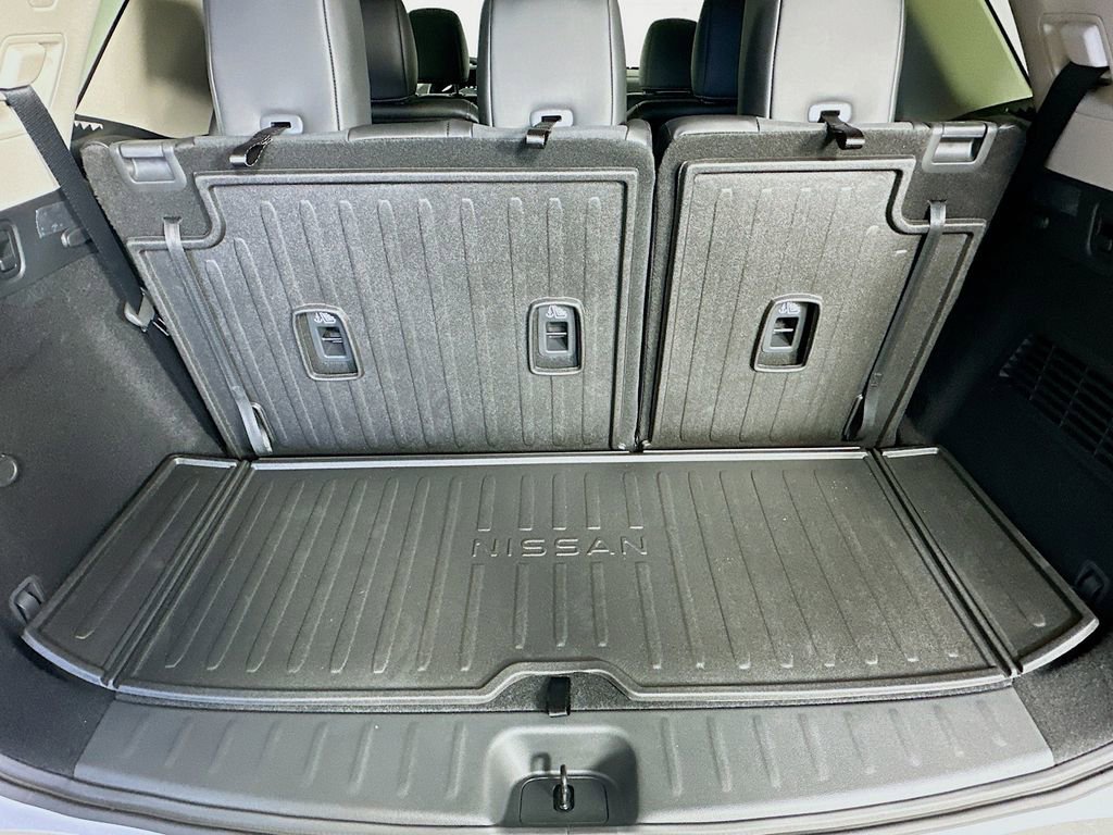 New 2025 Nissan Pathfinder Platinum image 35