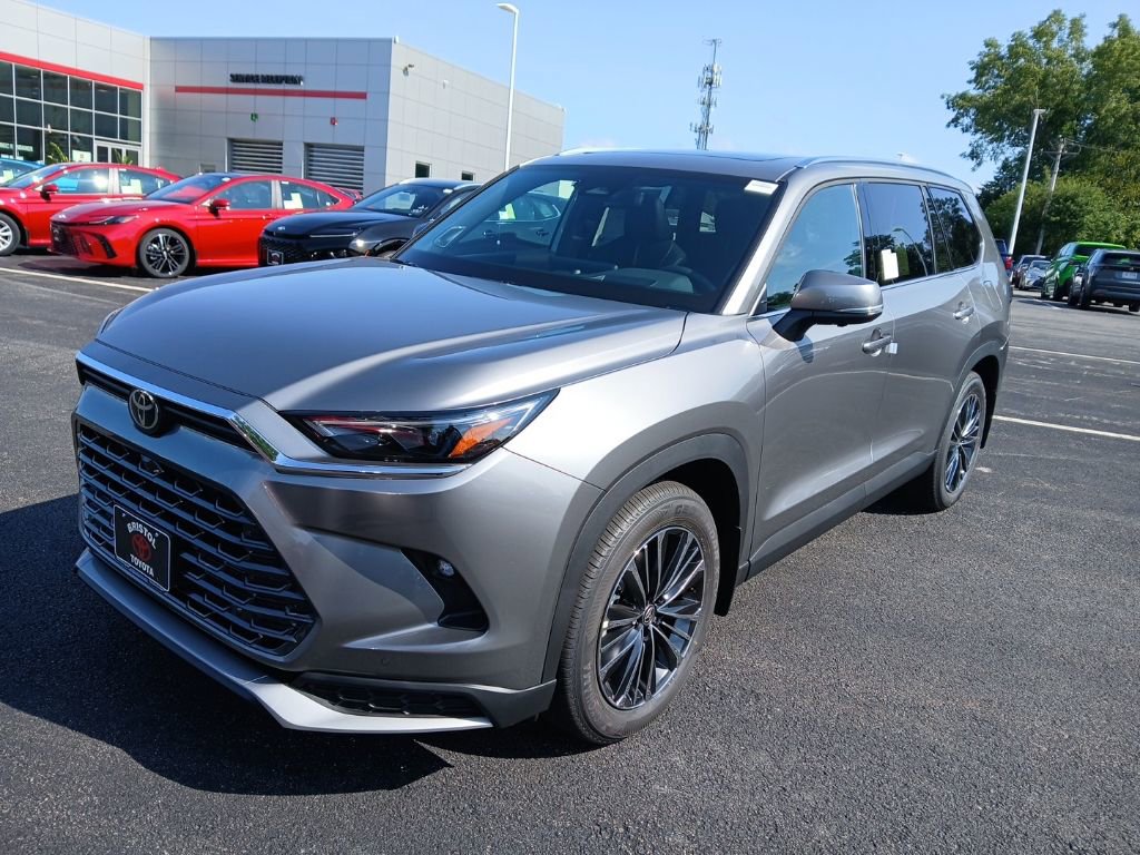 New 2025 Toyota Grand Highlander AWD Hybrid image 2