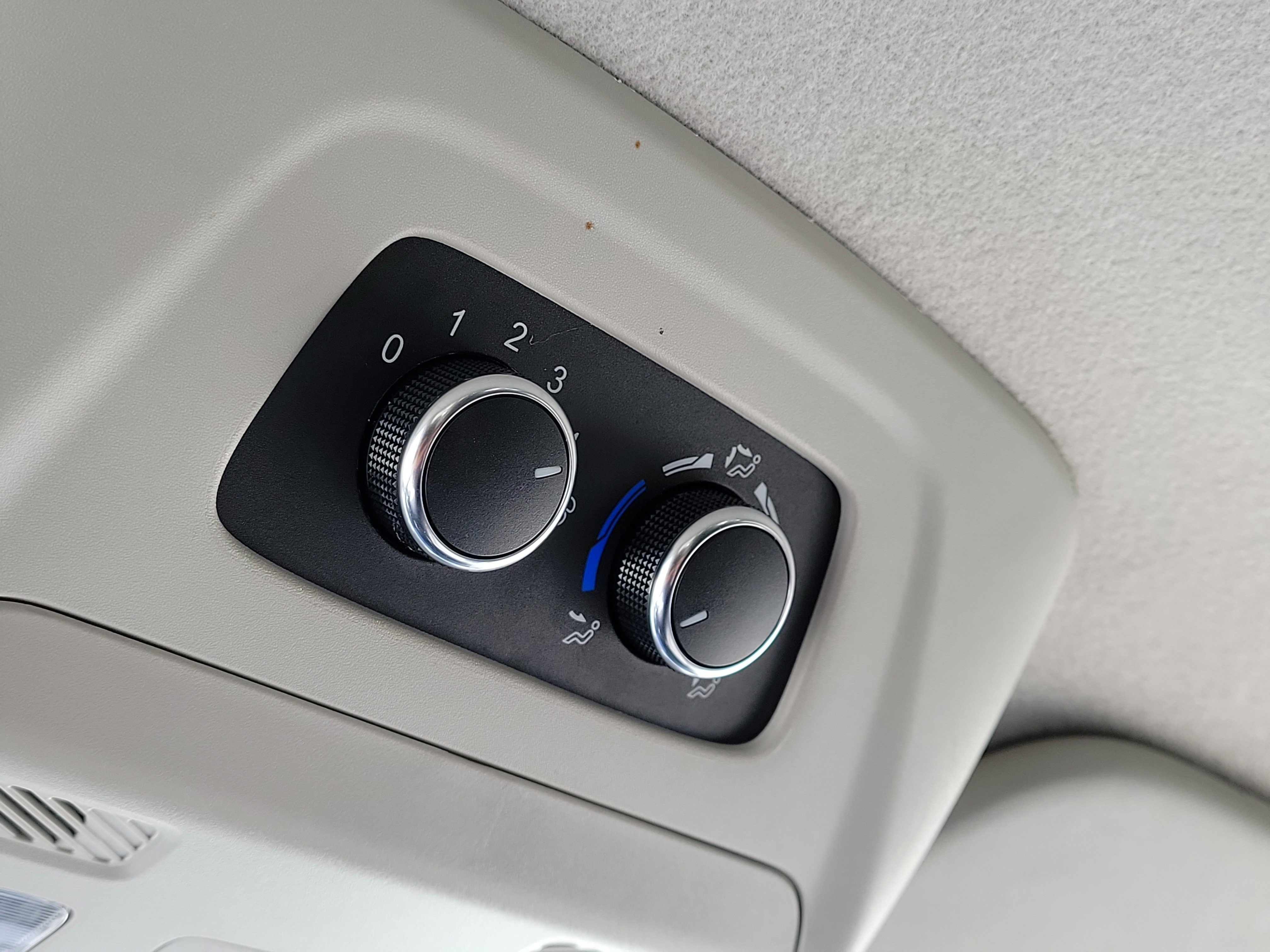 Used 2023 Ford Transit 350 XLT image 24