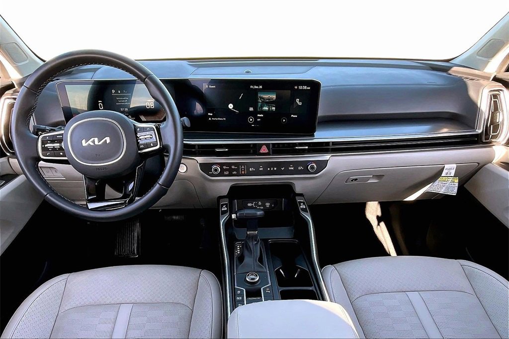 Certified 2025 Kia Sorento EX w/ Panoramic Sunroof Package image 15