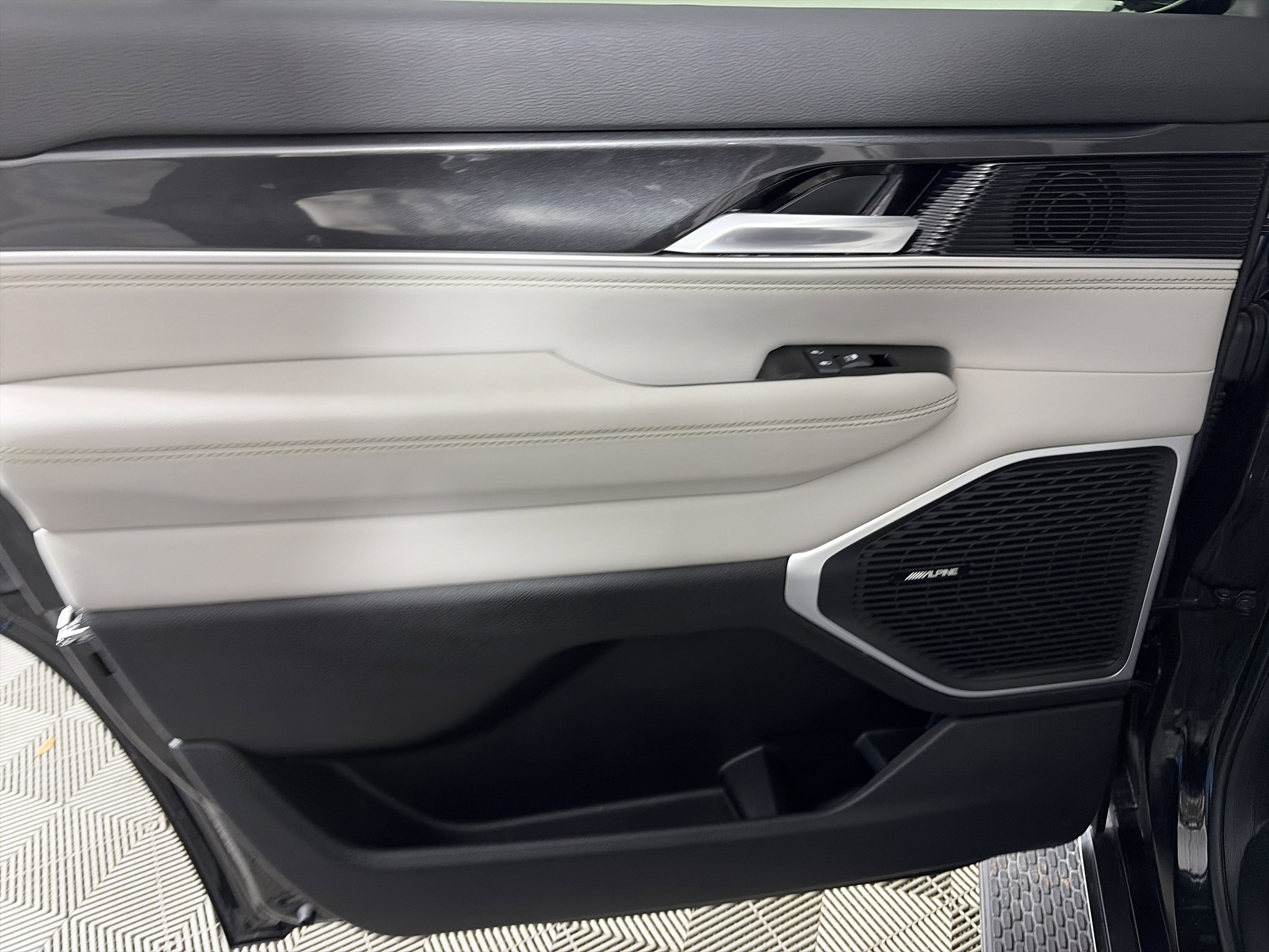 Used 2022 Jeep Wagoneer Series I image 36