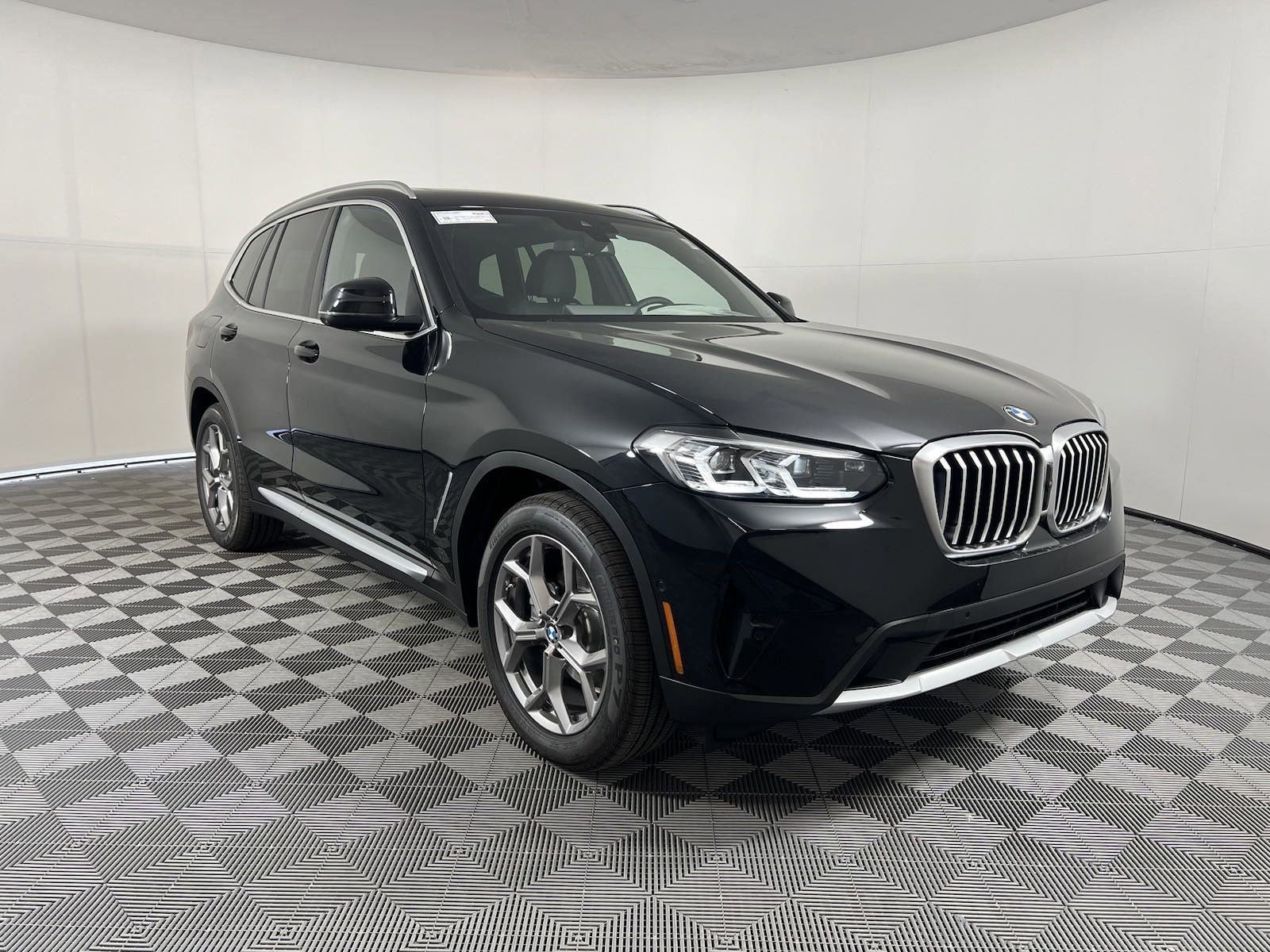 Used 2024 BMW X3 sDrive30i w/ Premium Package w/ZPA image 6