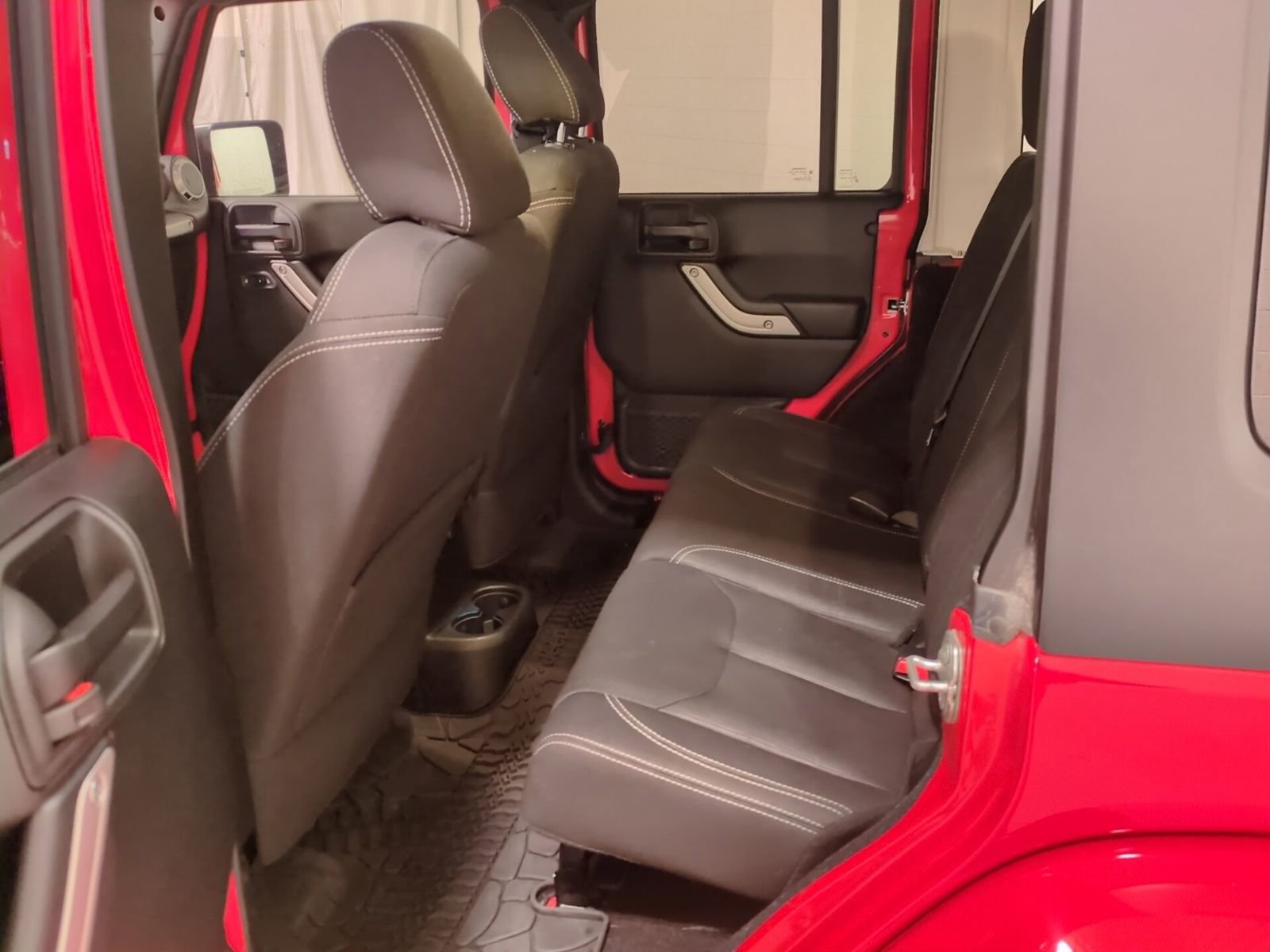 Used 2017 Jeep Wrangler Unlimited Sahara w/ Connectivity Group AWD/4WD image 14