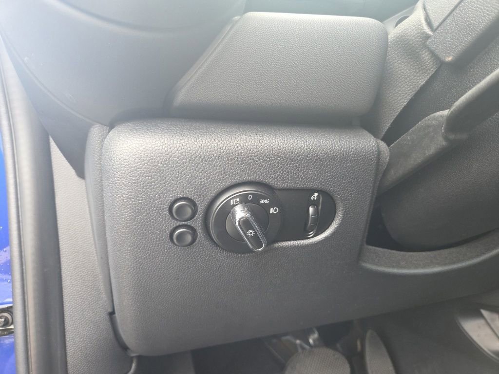 Used 2019 MINI Cooper 2-Door Hardtop image 12