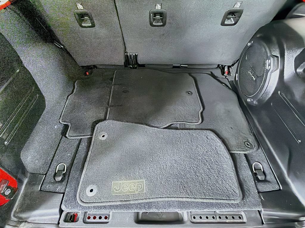 Used 2021 Jeep Wrangler Unlimited Sahara w/ Uconnect 4C Nav & Sound Group AWD/4WD image 17