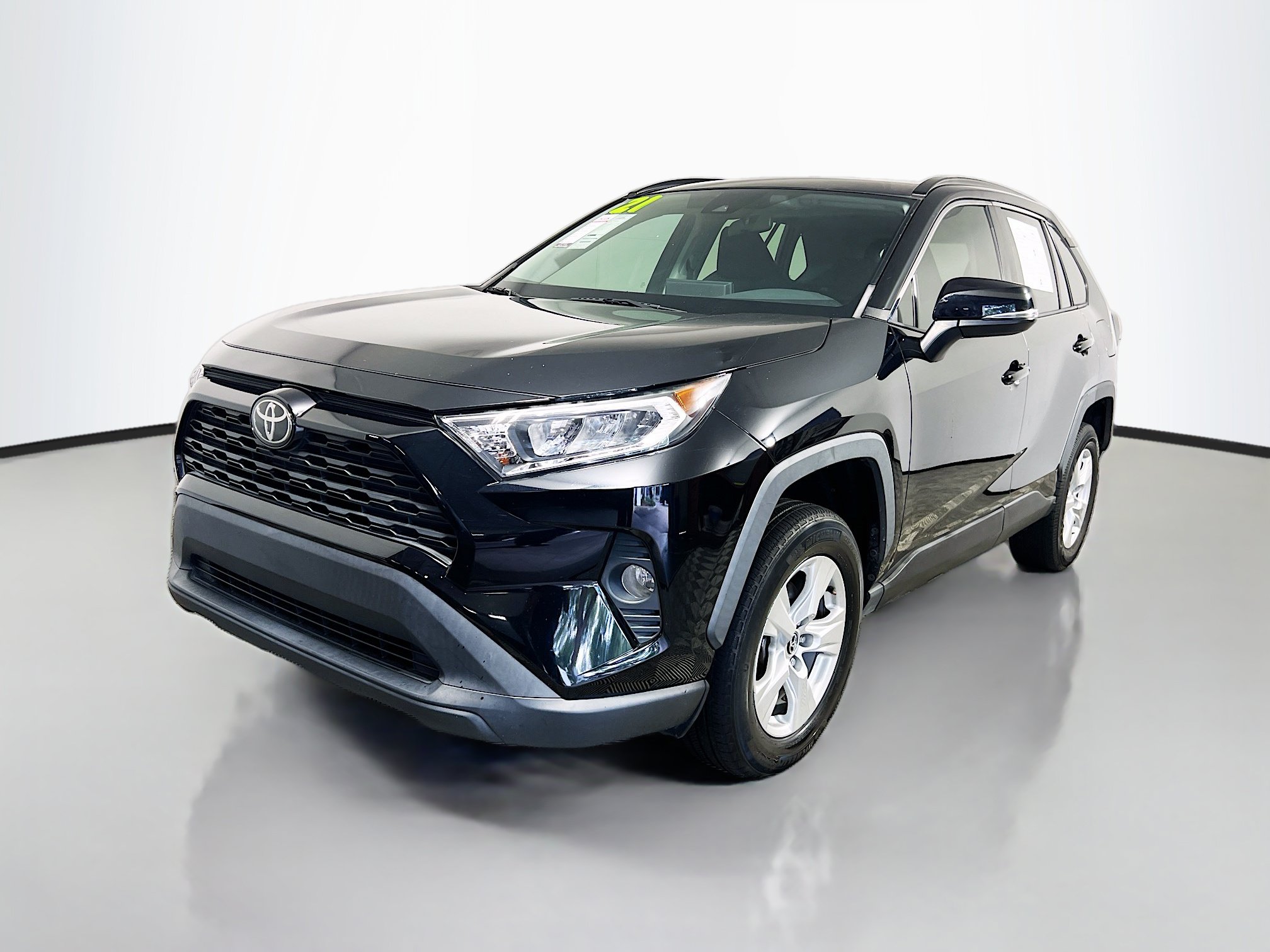 Used 2021 Toyota RAV4 XLE w/ Convenience Package FWD image 10