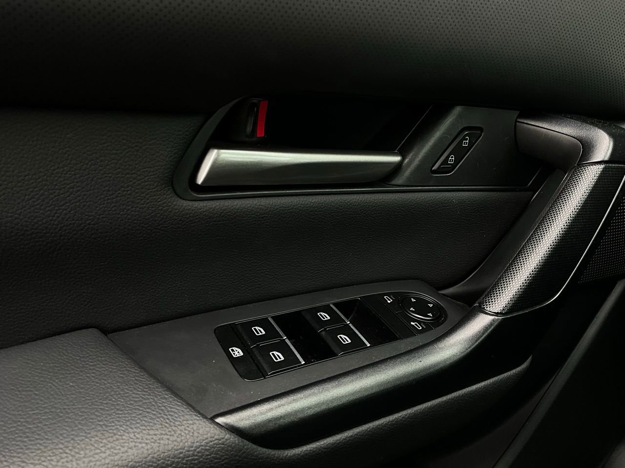 Used 2025 MAZDA CX-50 AWD 2.5 S w/ Premium Package image 23