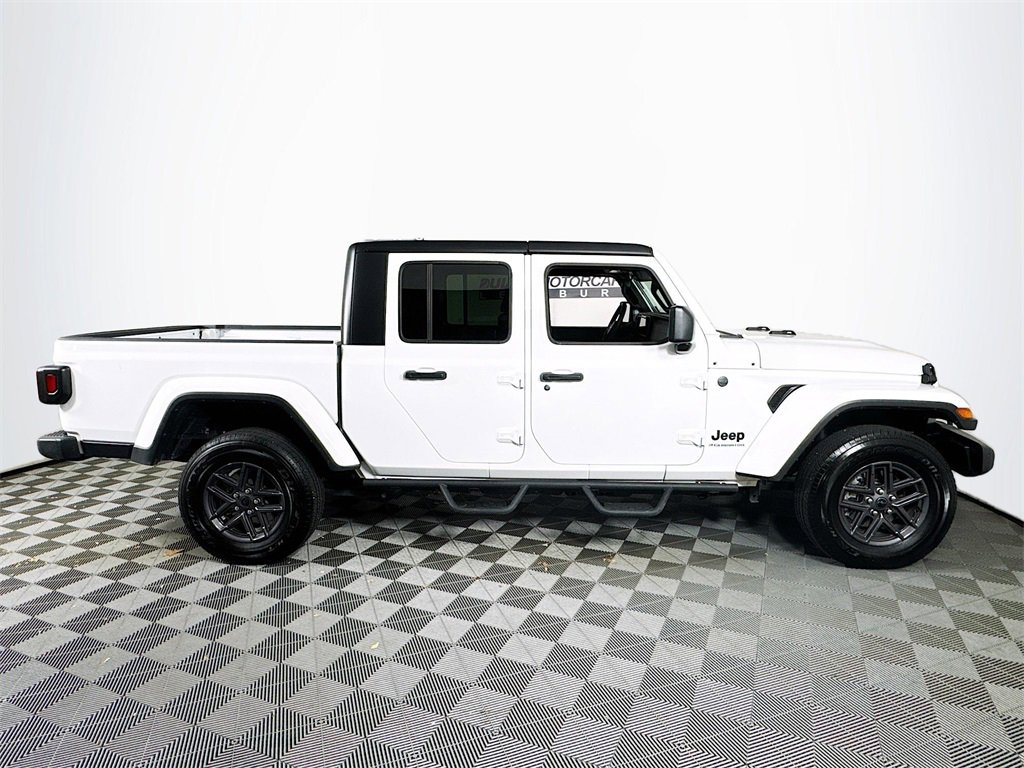 Used 2024 Jeep Gladiator Sport image 8