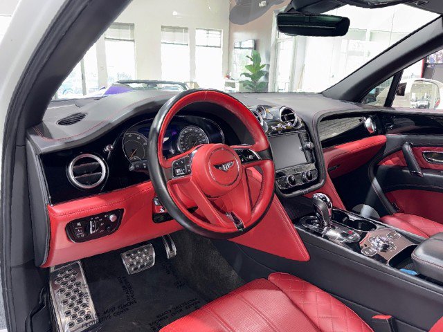 Used 2018 Bentley Bentayga image 7