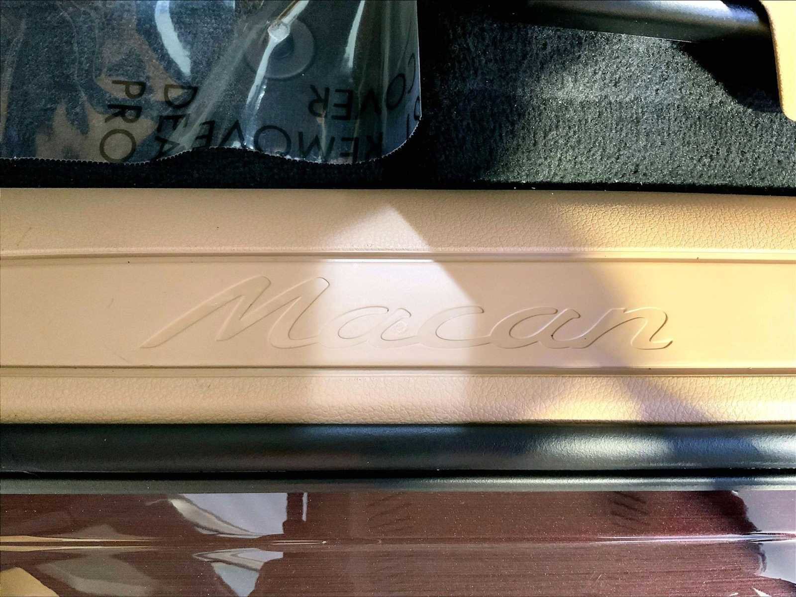 Certified 2025 Porsche Macan image 19