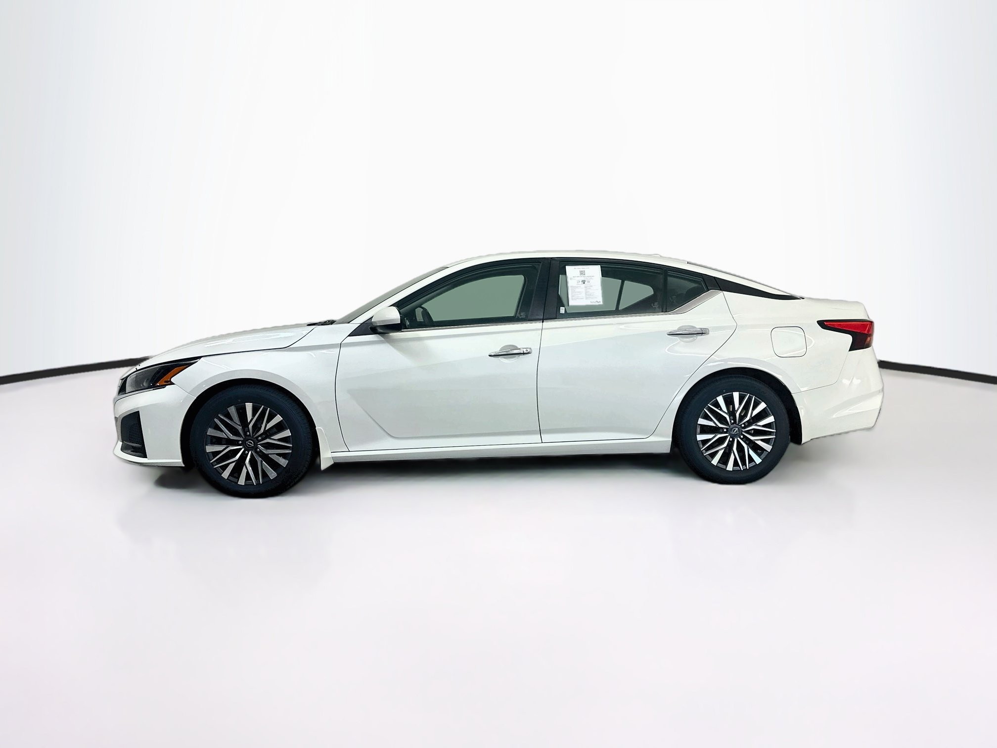 Used 2023 Nissan Altima 2.5 SV FWD image 4
