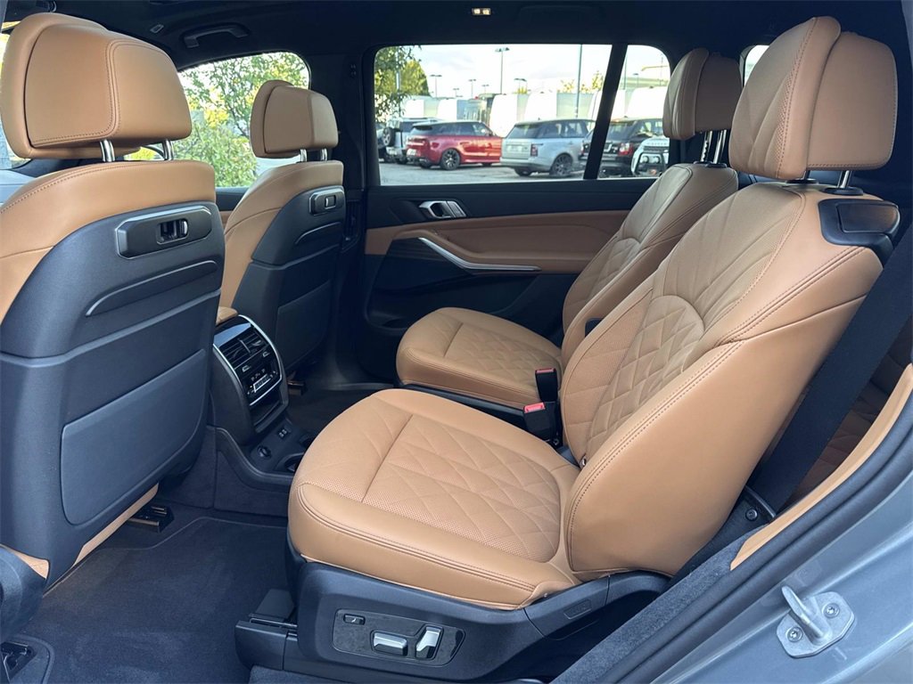 Used 2025 BMW X7 xDrive40i w/ M Sport Package image 17
