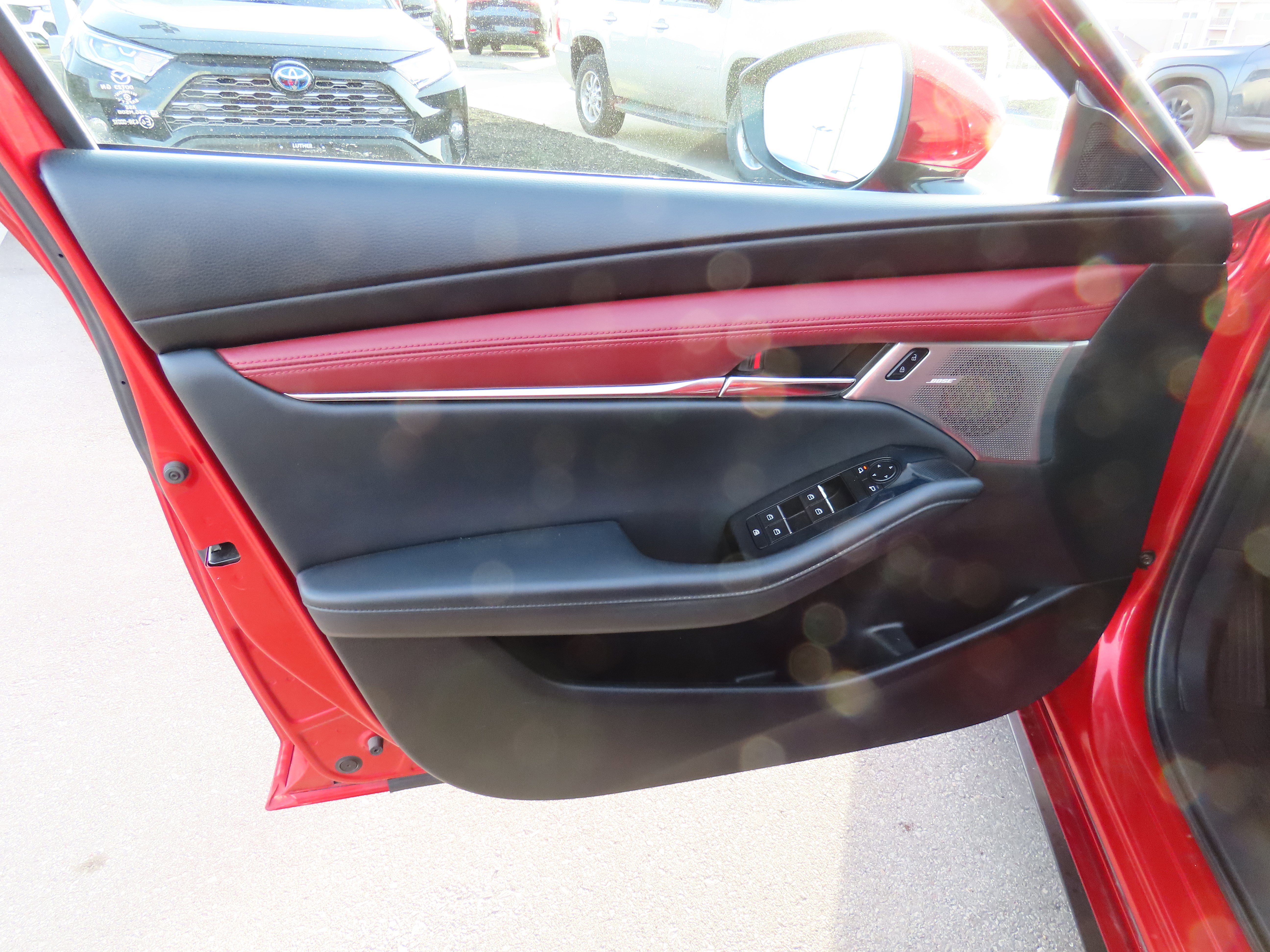 Used 2019 MAZDA MAZDA3 Hatchback w/ Premium Package image 20