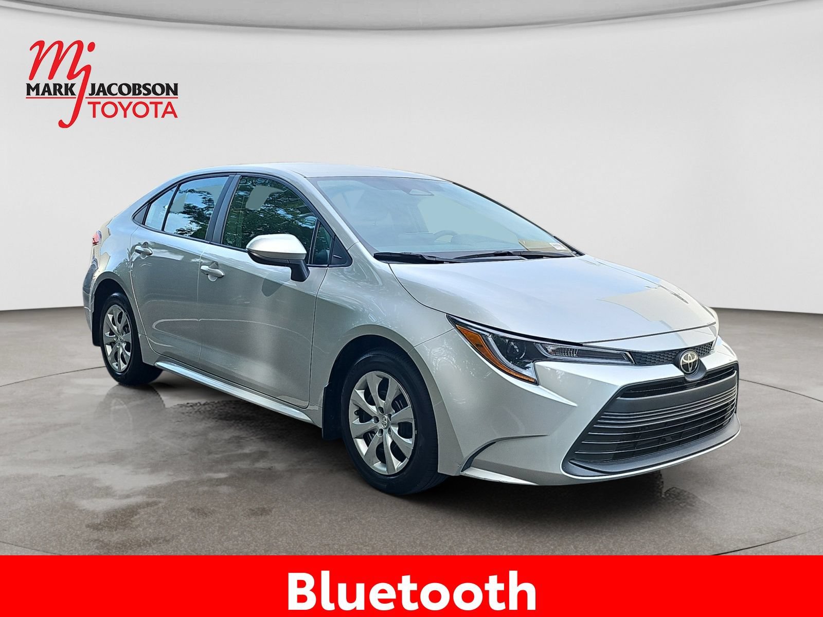 Used 2025 Toyota Corolla LE FWD image 5