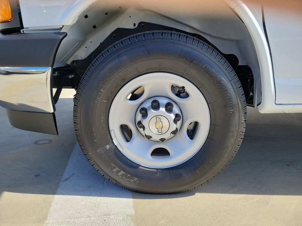 New 2026 Chevrolet Express 2500 w/ Communications Package RWD image 18