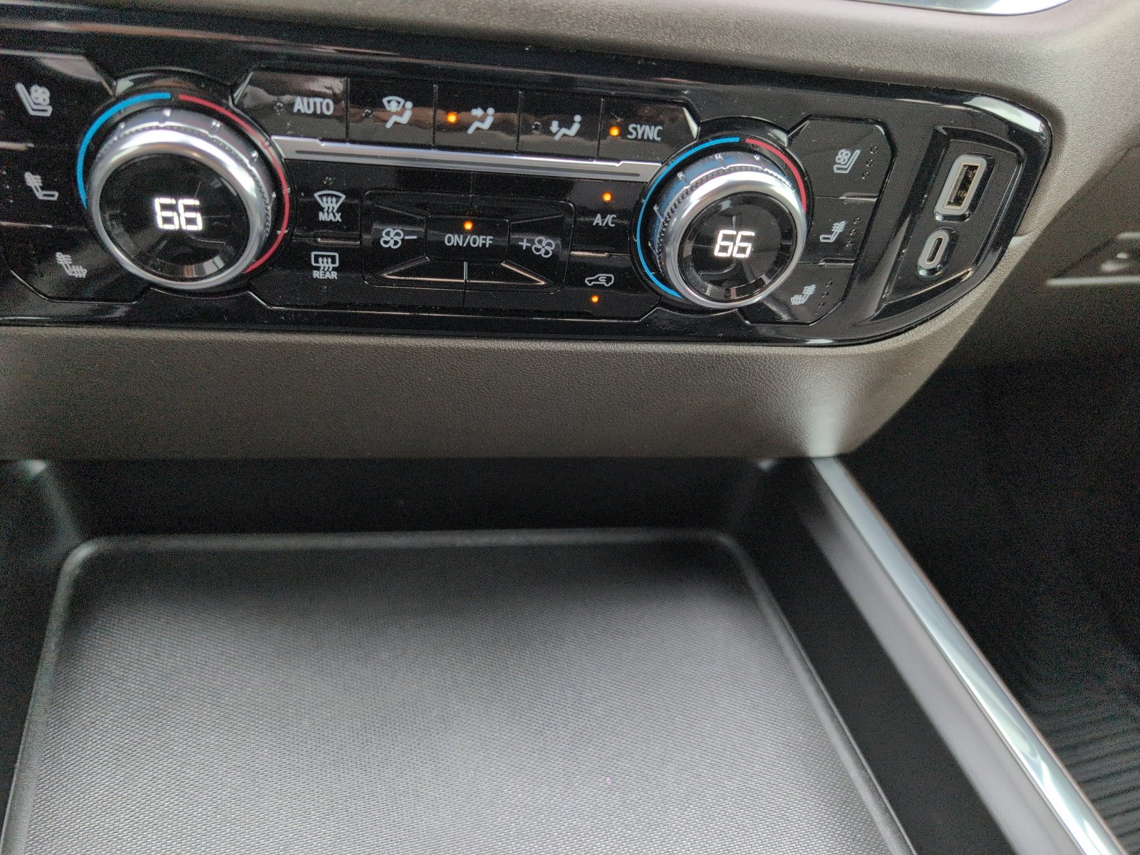 Used 2024 GMC Sierra 2500 SLT w/ SLT Premium Package image 27