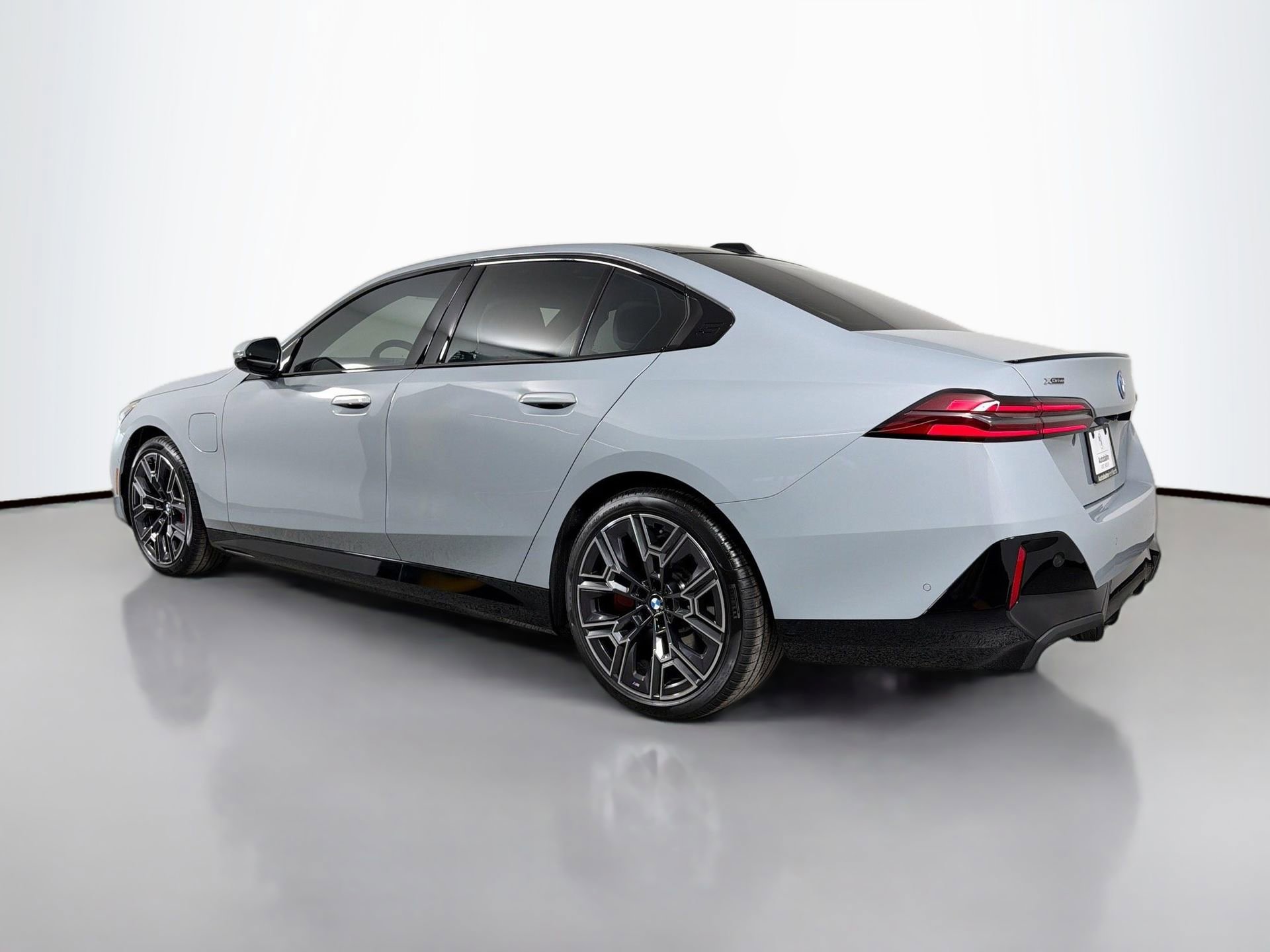 New 2026 BMW 550e xDrive image 7